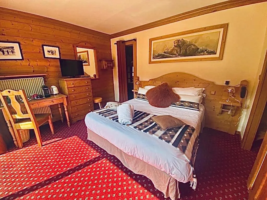 Bedroom, Bed in Hôtel Le Labrador 1971