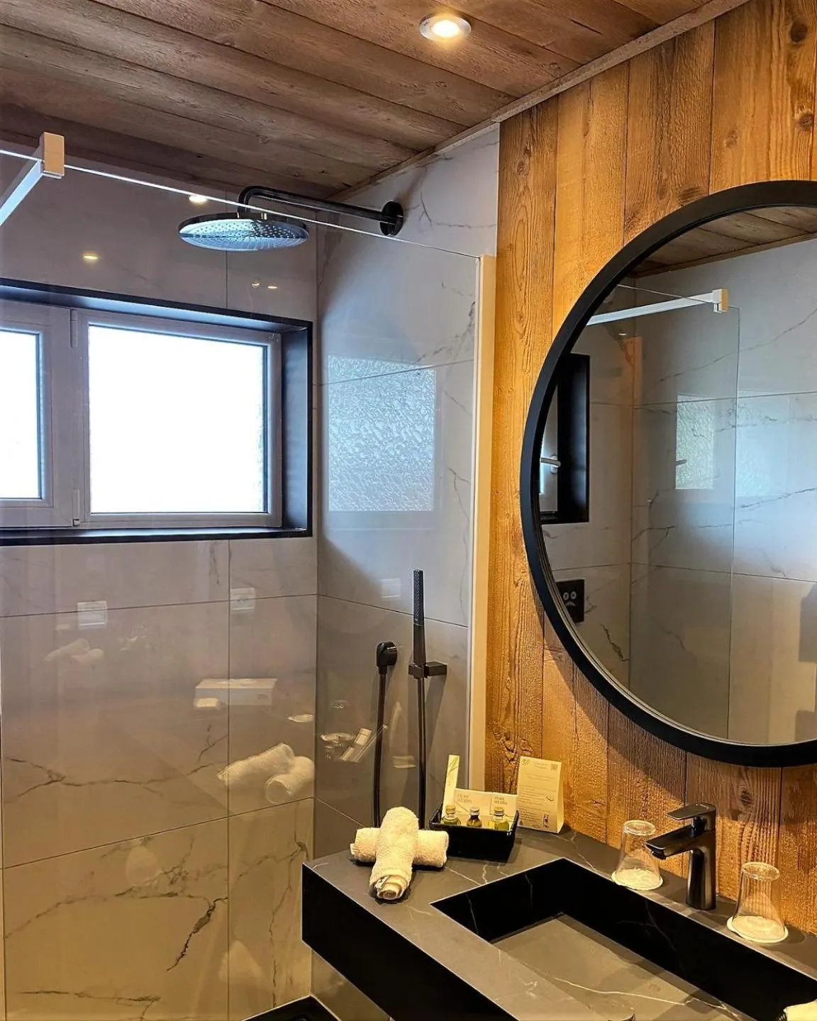 Shower in Hôtel Le Labrador 1971