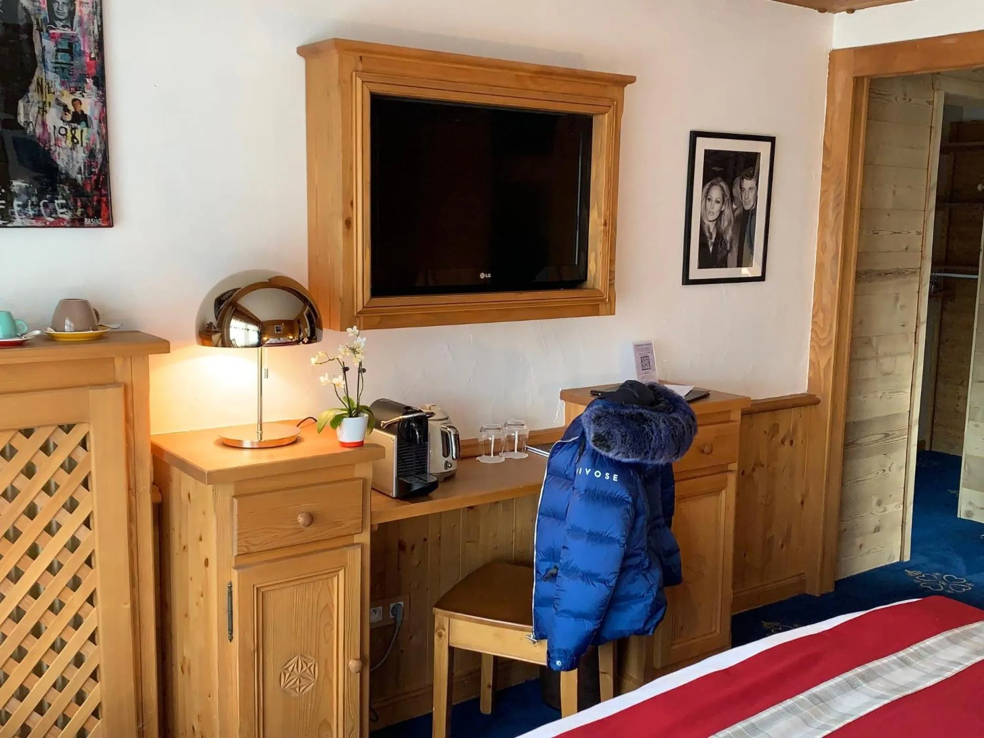 Seating area, Bed in Hôtel Le Labrador 1971