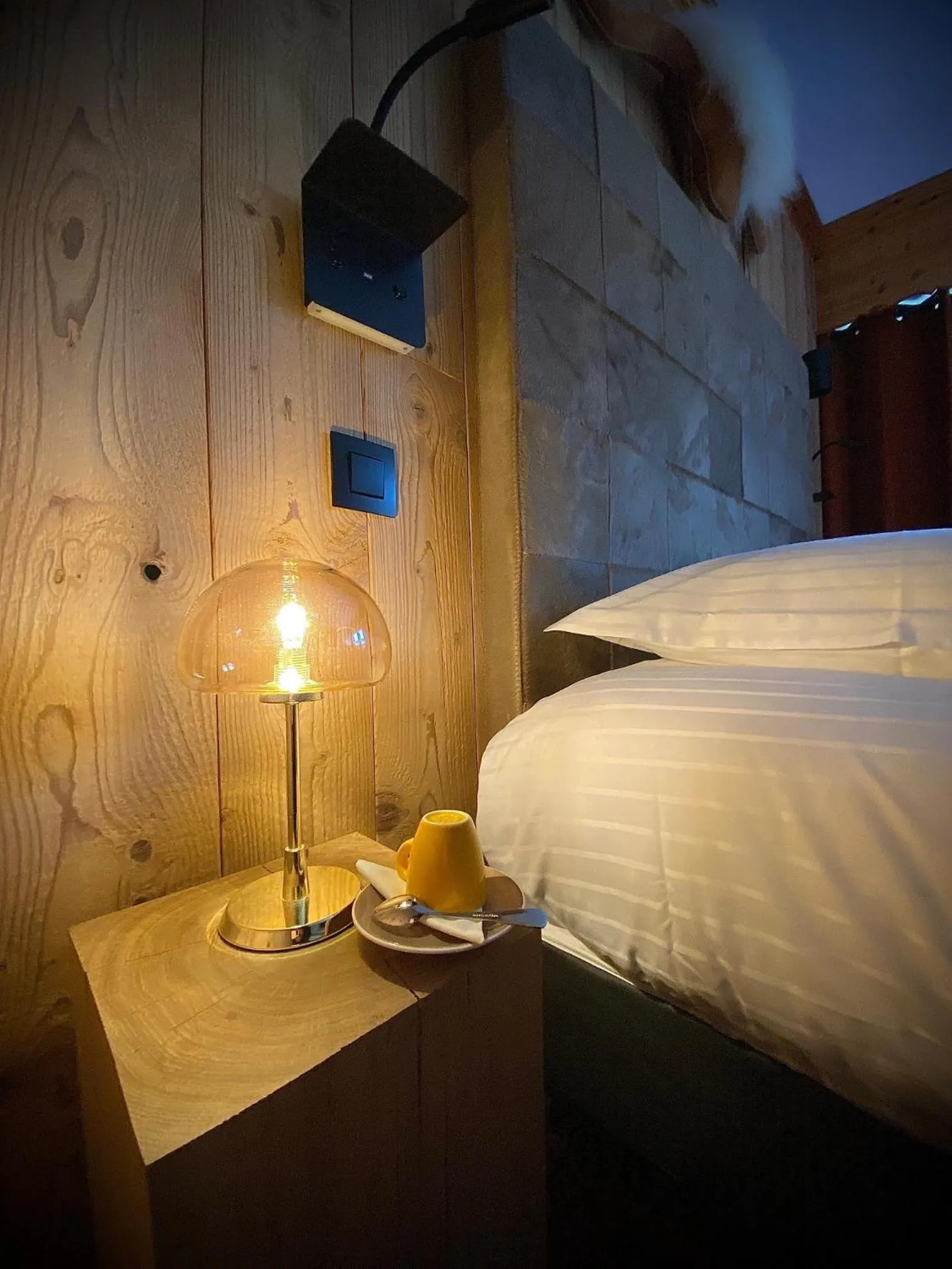 Bed in Hôtel Le Labrador 1971