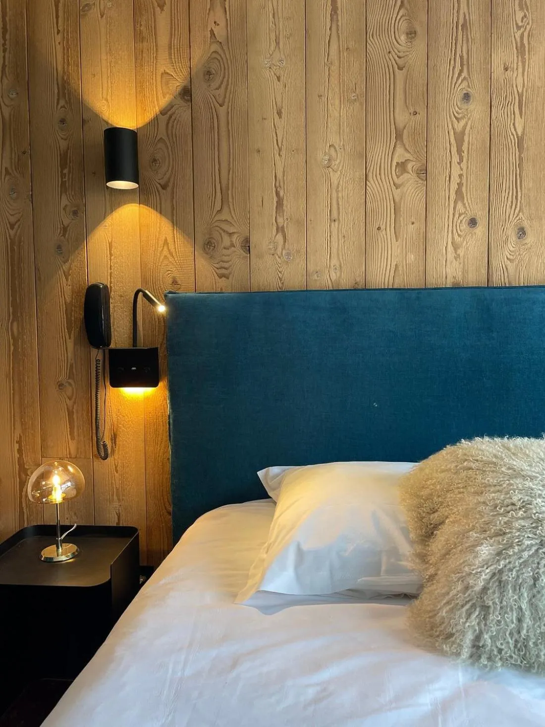 Bedroom, Bed in Hôtel Le Labrador 1971