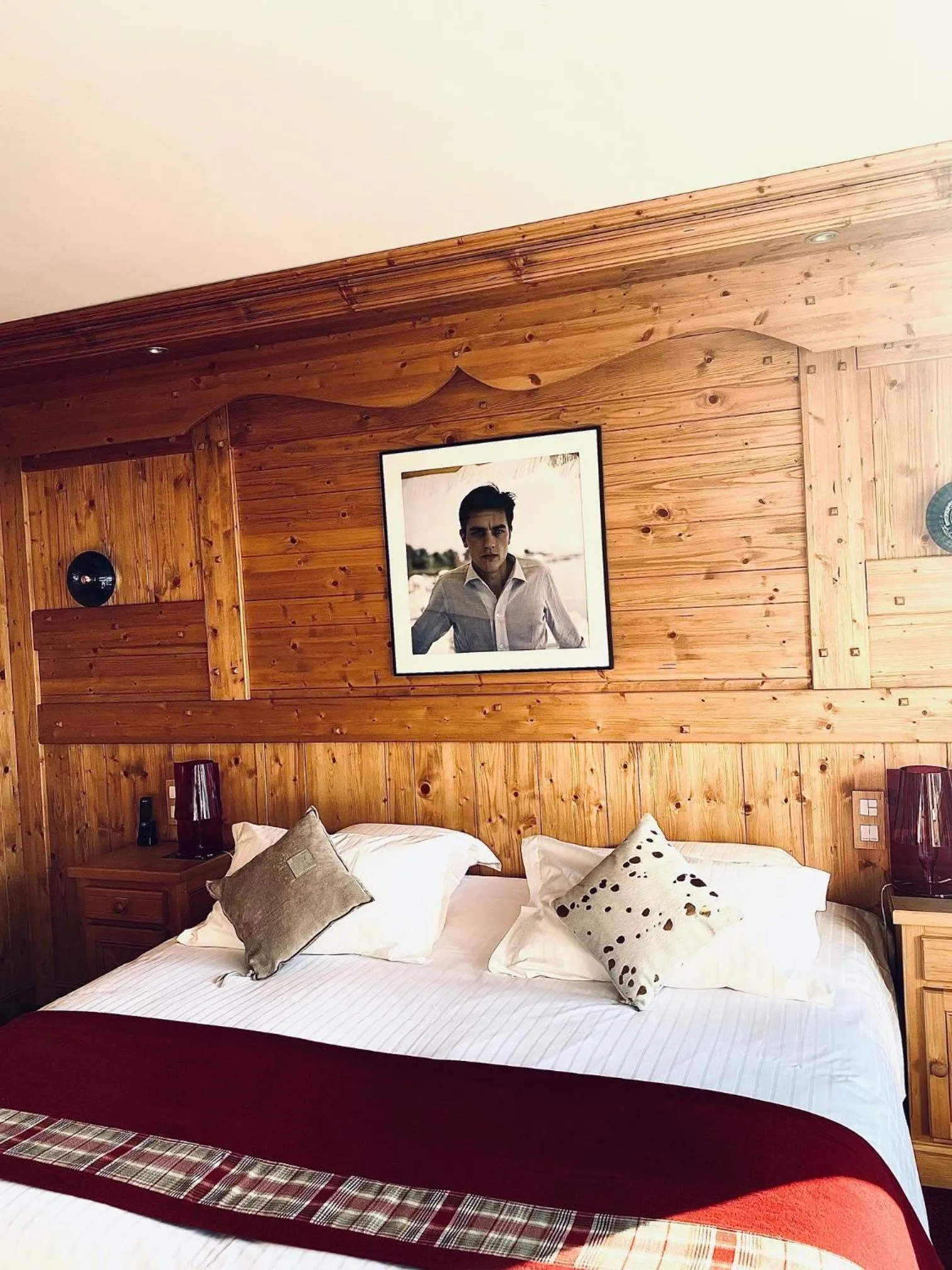 Bedroom, Bed in Hôtel Le Labrador 1971