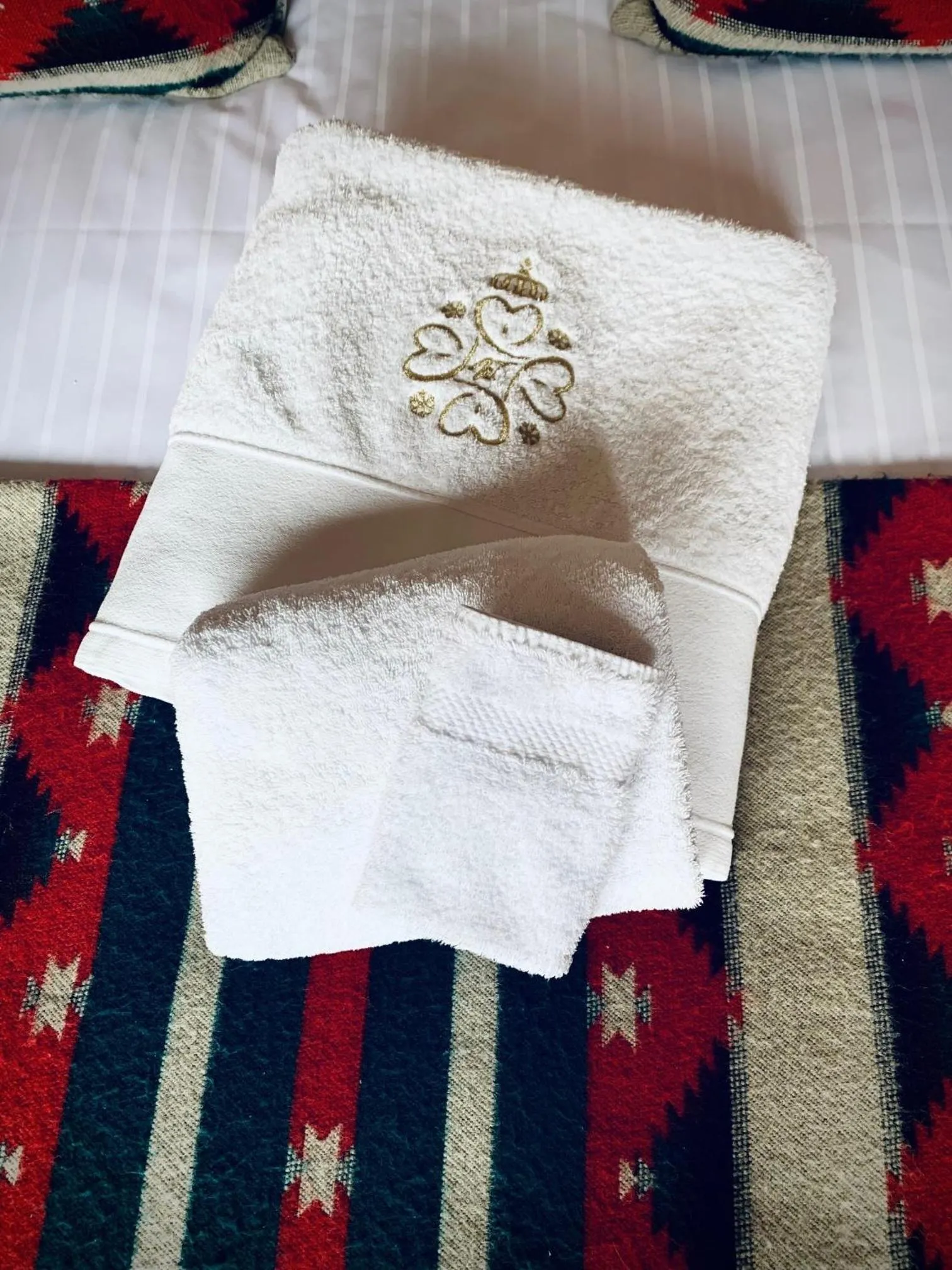 towels, Bed in Hôtel Le Labrador 1971