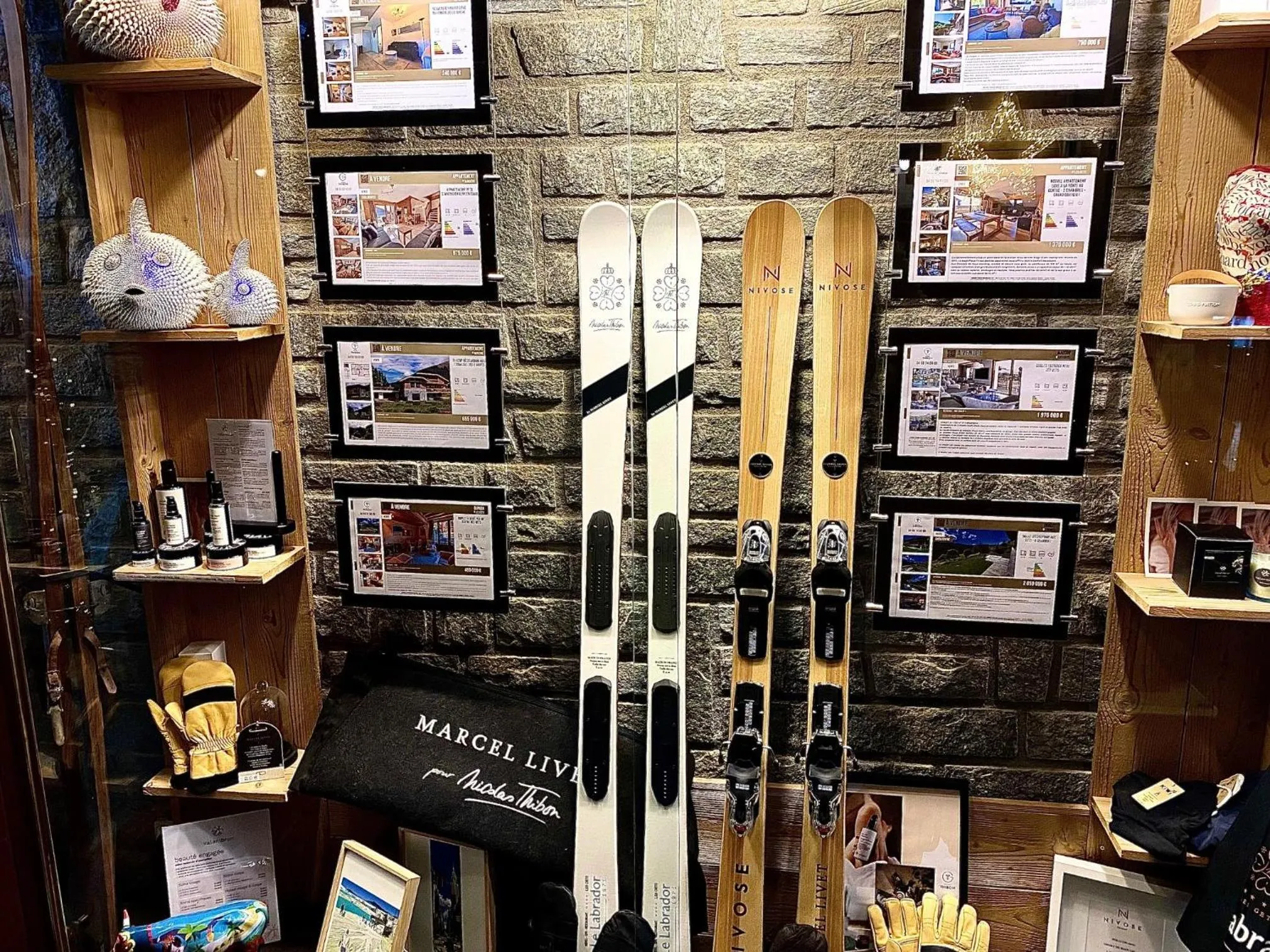 Property building in Hôtel Le Labrador 1971