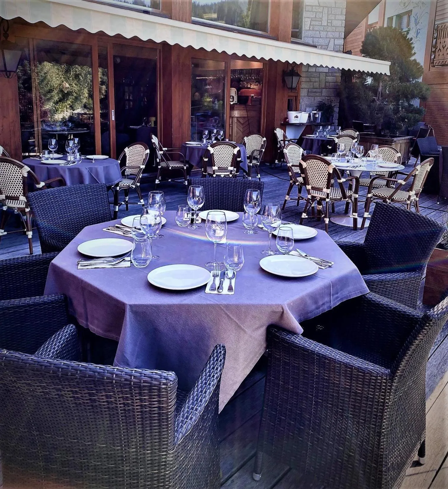 Restaurant/places to eat in Hôtel Le Labrador 1971