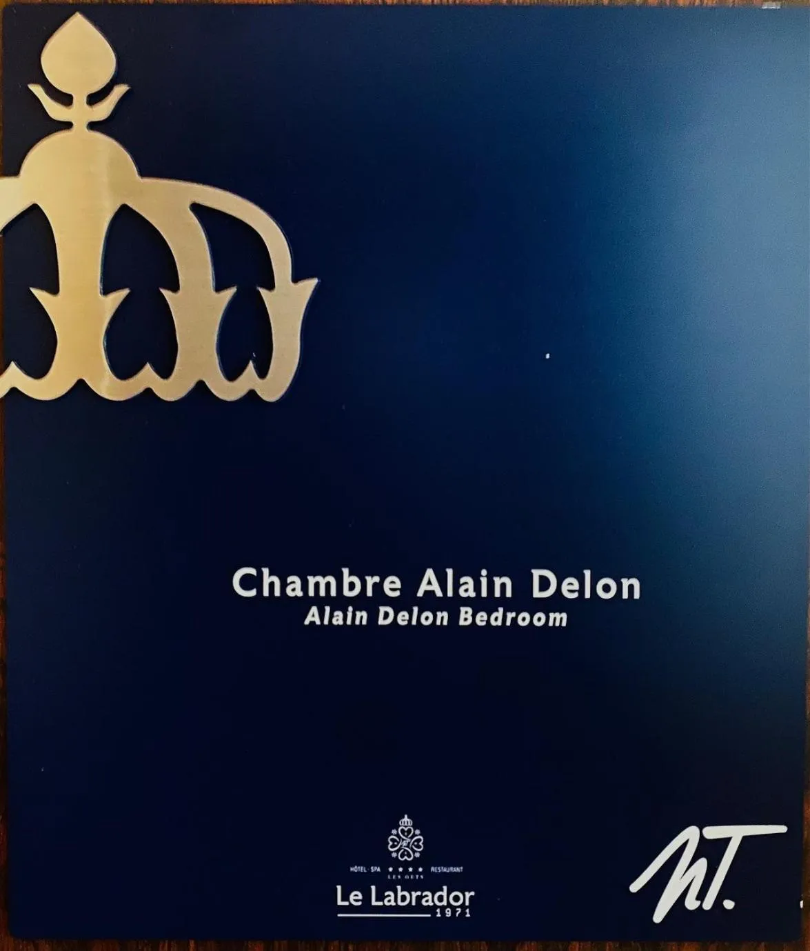 Property logo or sign in Hôtel Le Labrador 1971