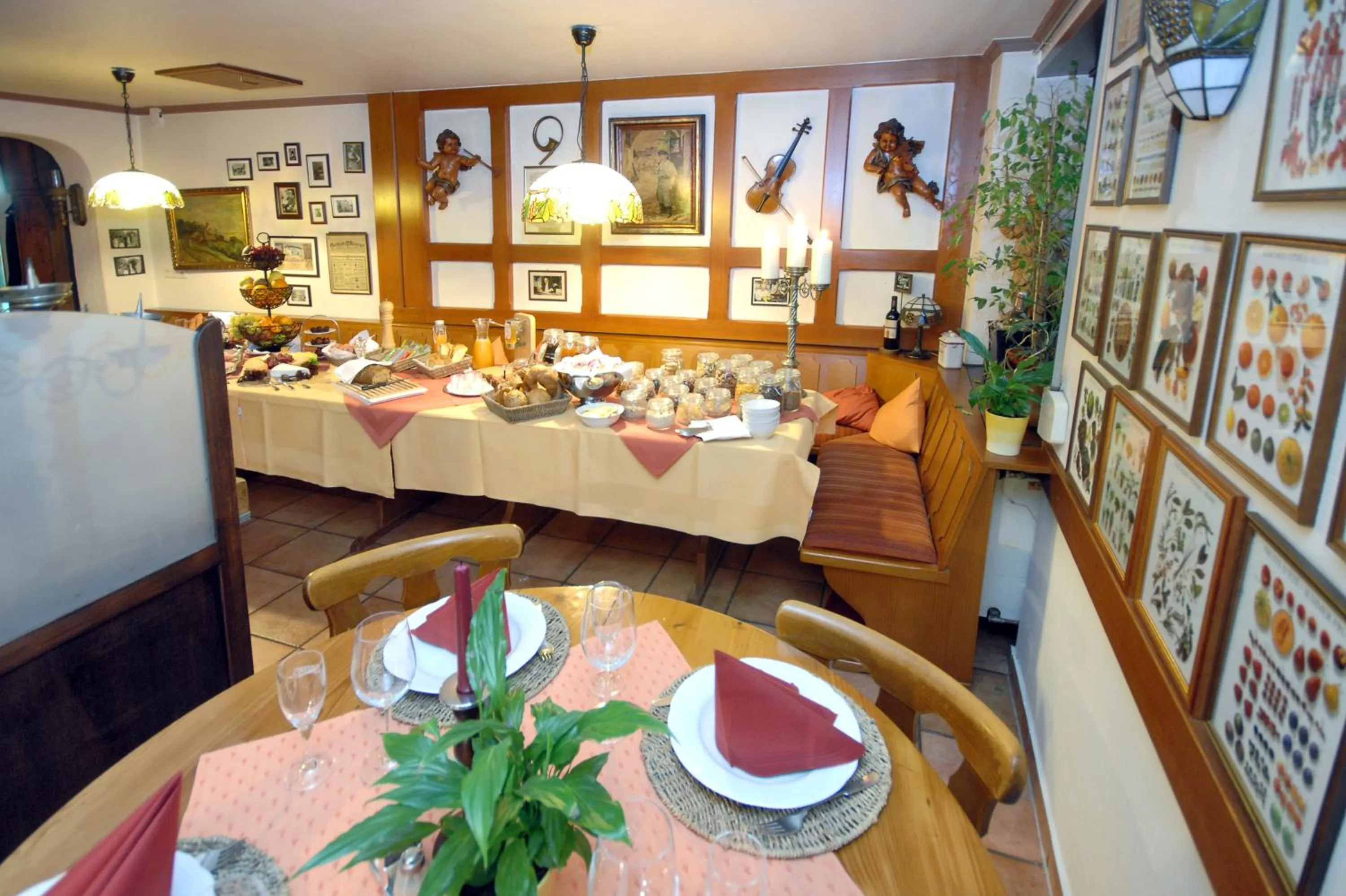 Restaurant/places to eat in Hotel Dalberg