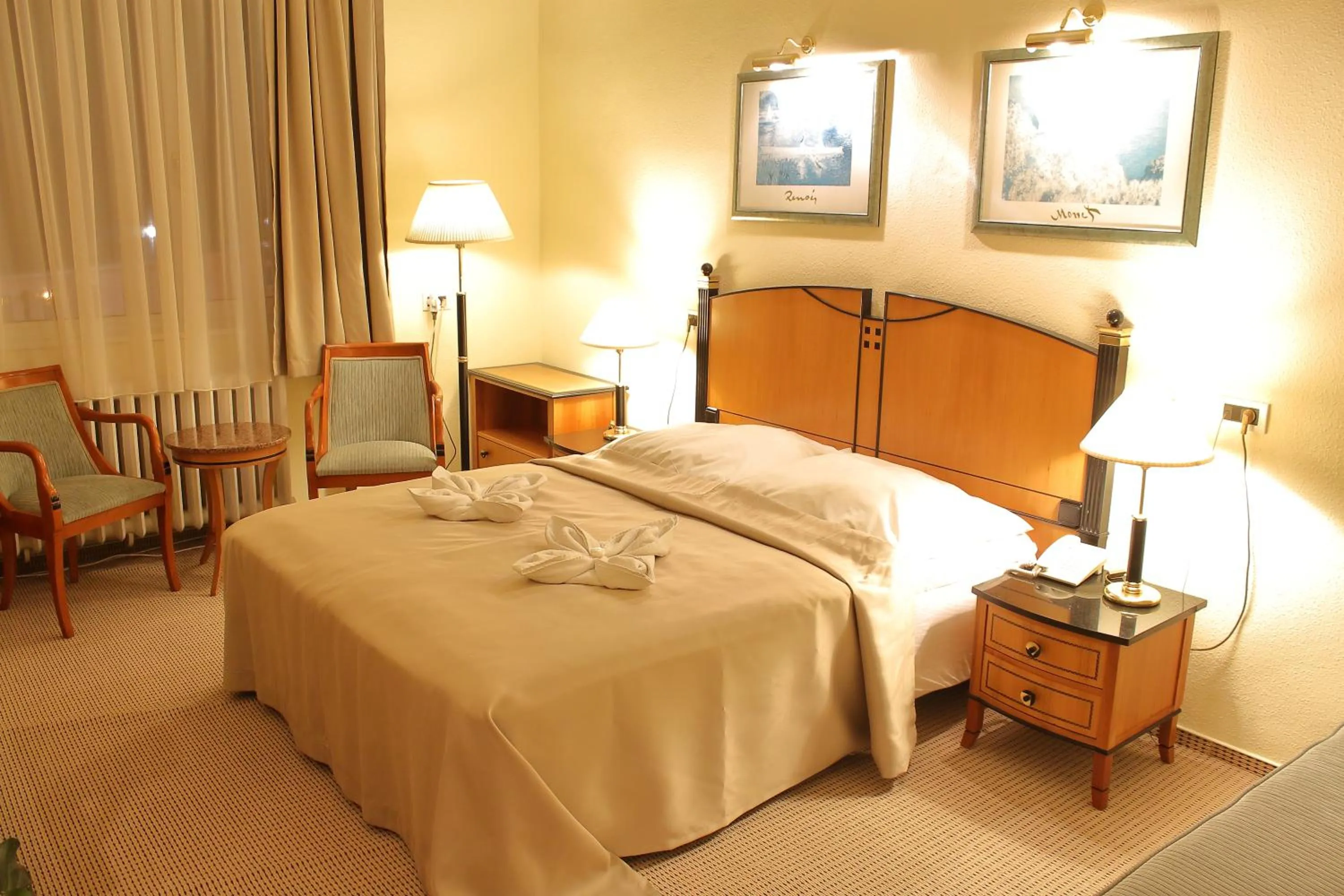 Property building, Bed in Hotel Centrál