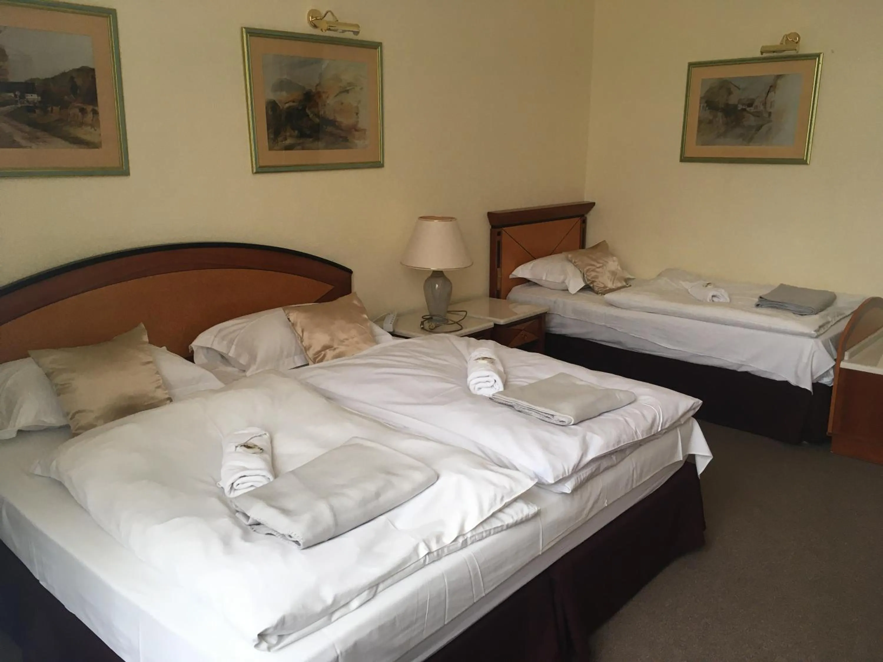 Property building, Bed in Hotel Centrál