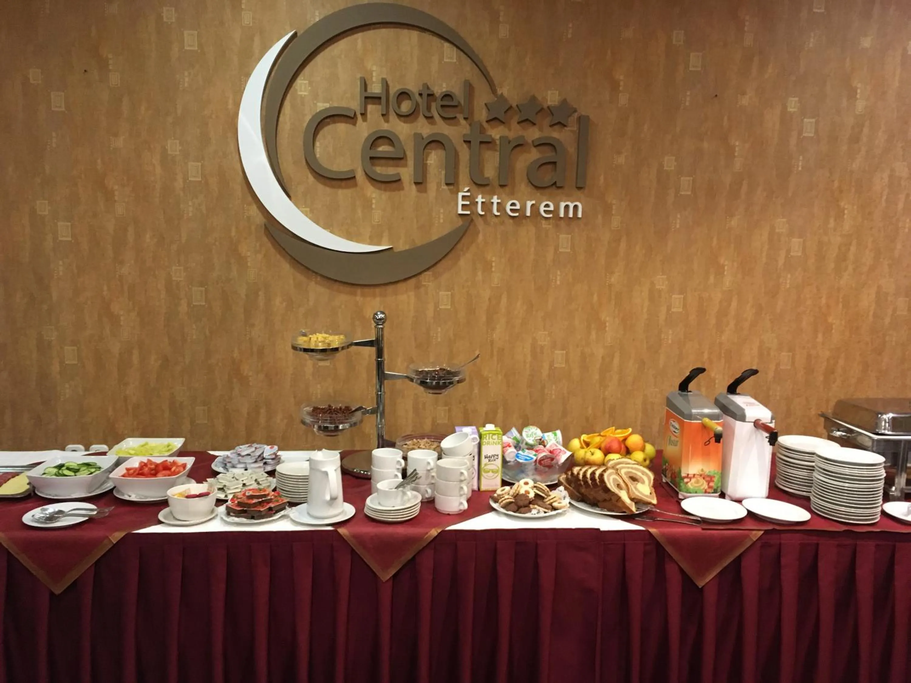 Restaurant/places to eat in Hotel Centrál