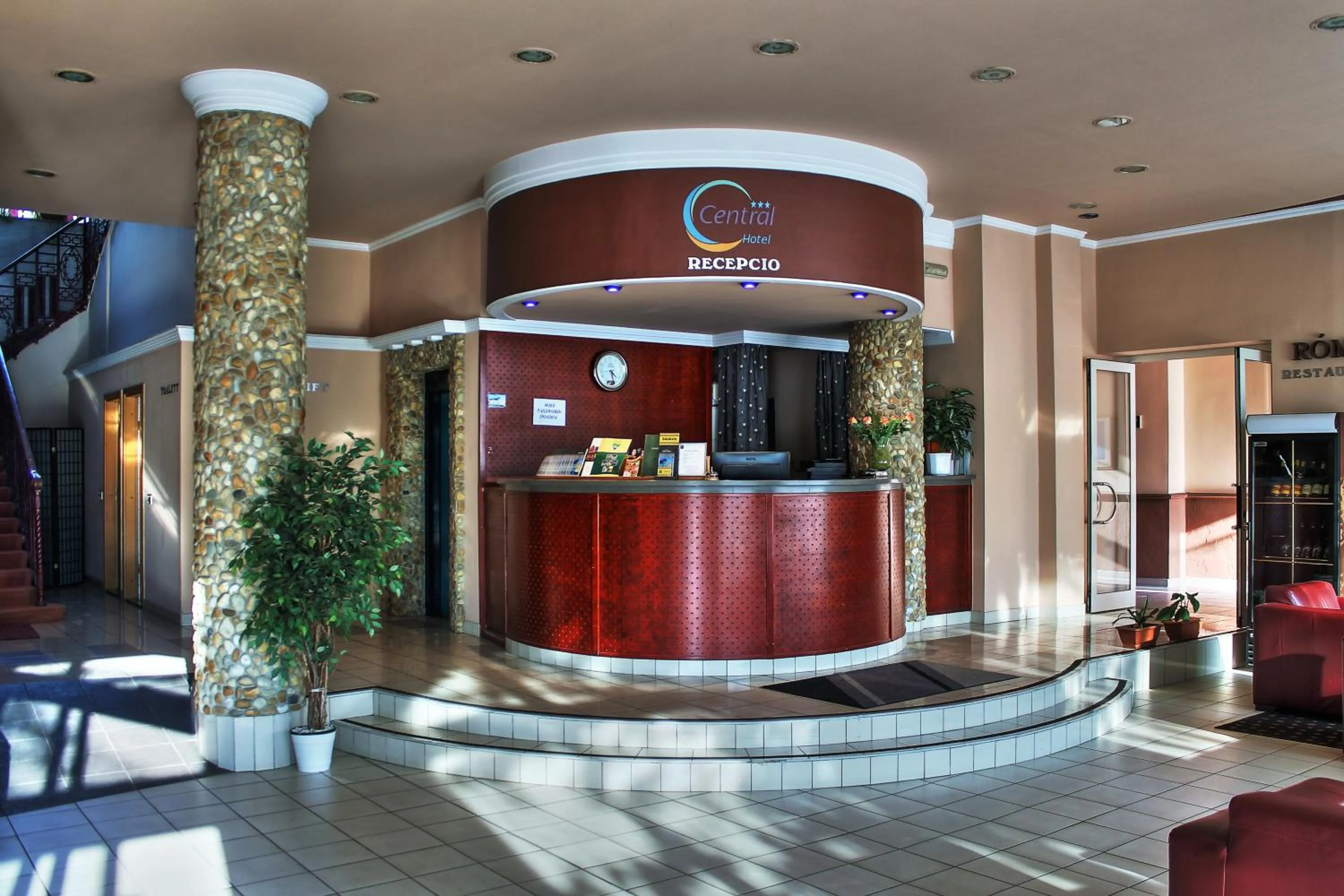 Communal lounge/ TV room in Hotel Centrál