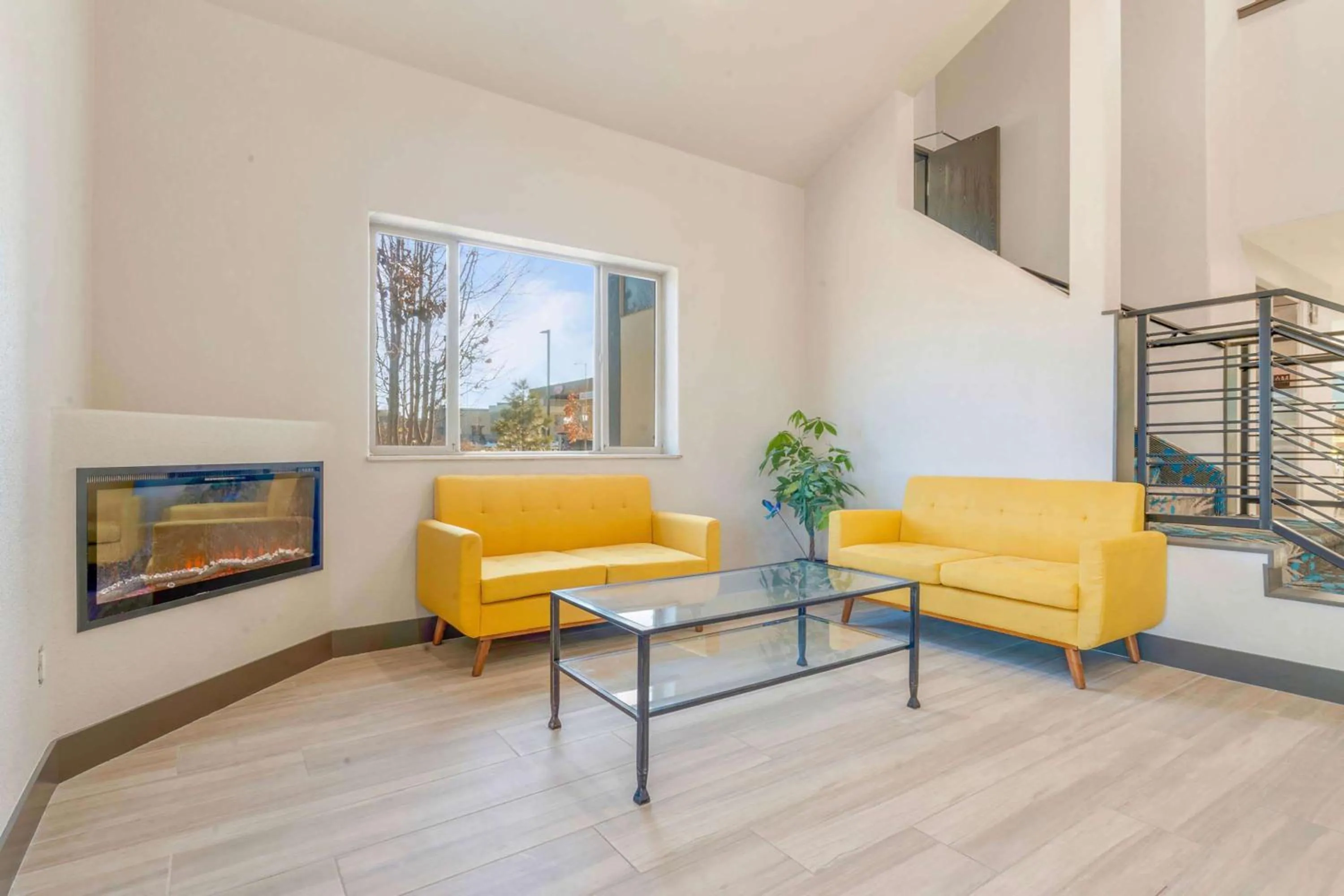 Lobby or reception in Days Inn by Wyndham Thornton