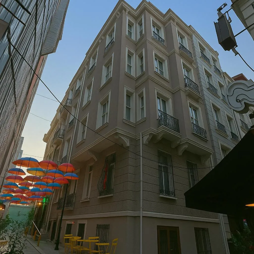 Property building in Taksim Istiklal Street Kamilbey Hotel