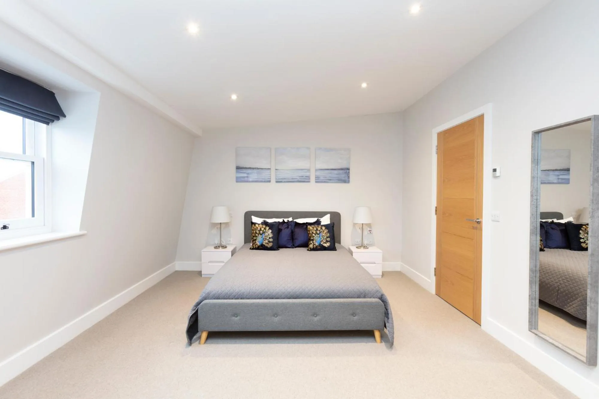Bed in Stunning Central Windsor Town House With Parking