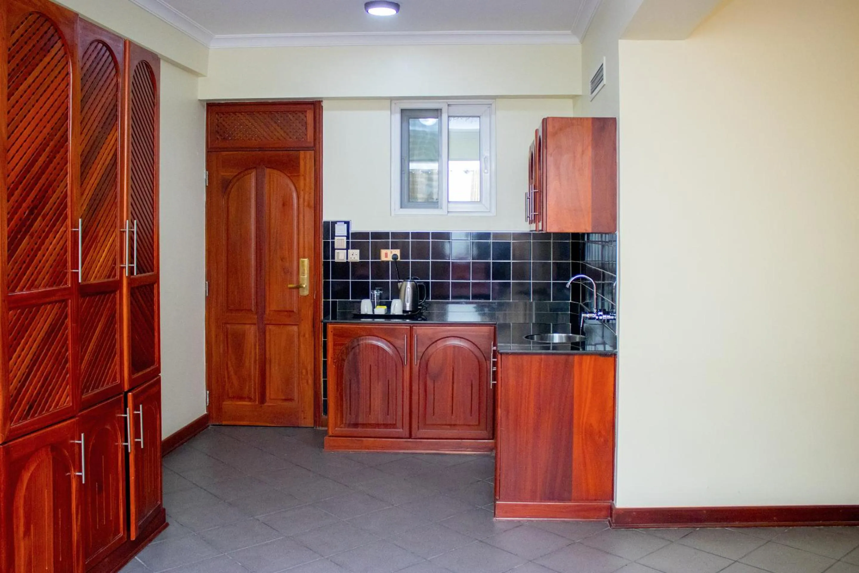 Kitchen or kitchenette in seven skies hotel