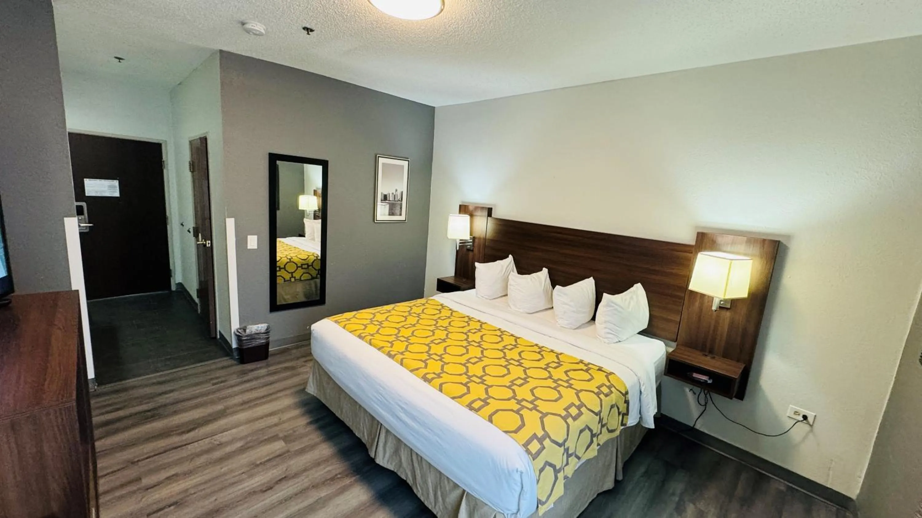 Bed in Baymont by Wyndham Chicago/Calumet City