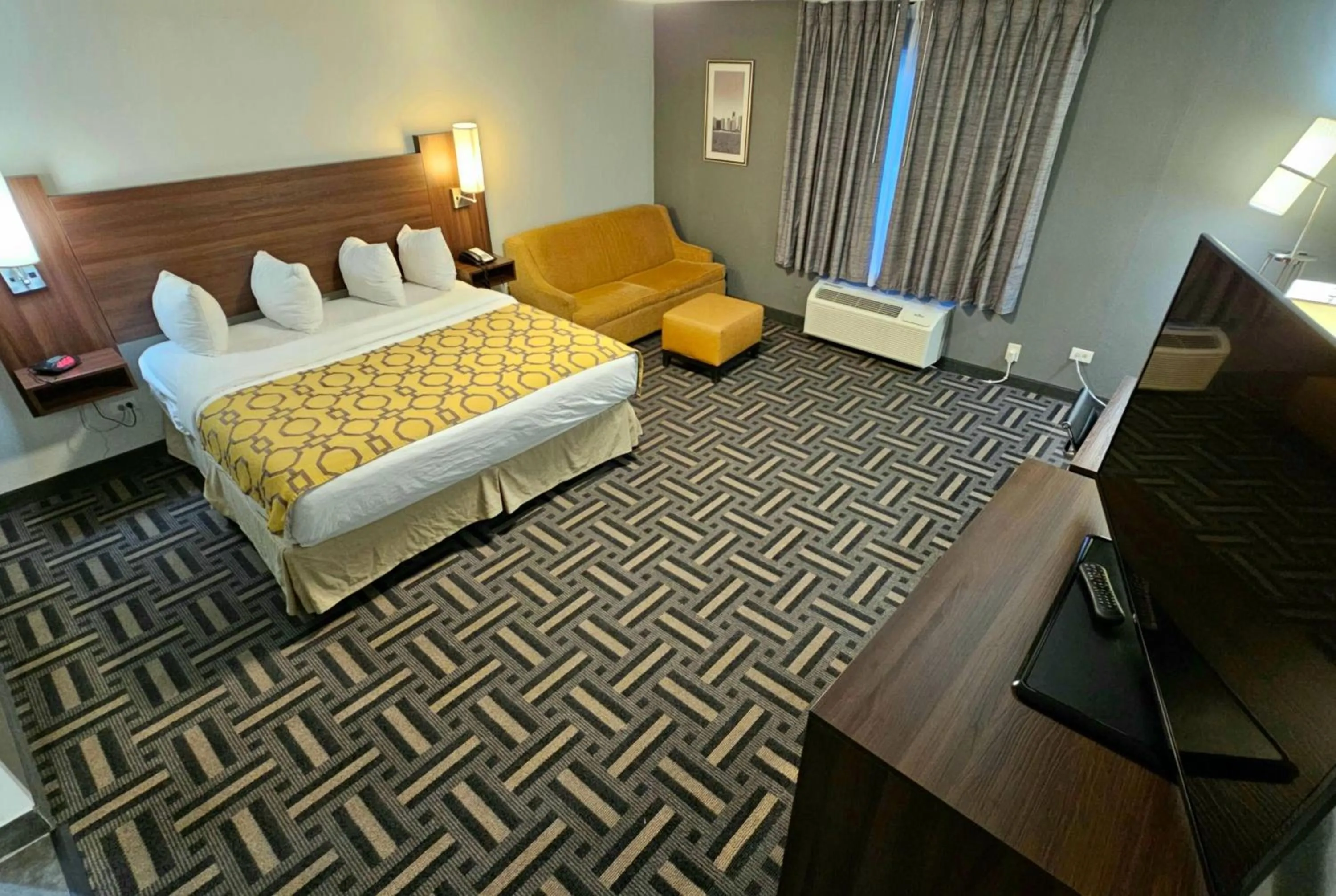 Photo of the whole room, Bed in Baymont by Wyndham Chicago/Calumet City