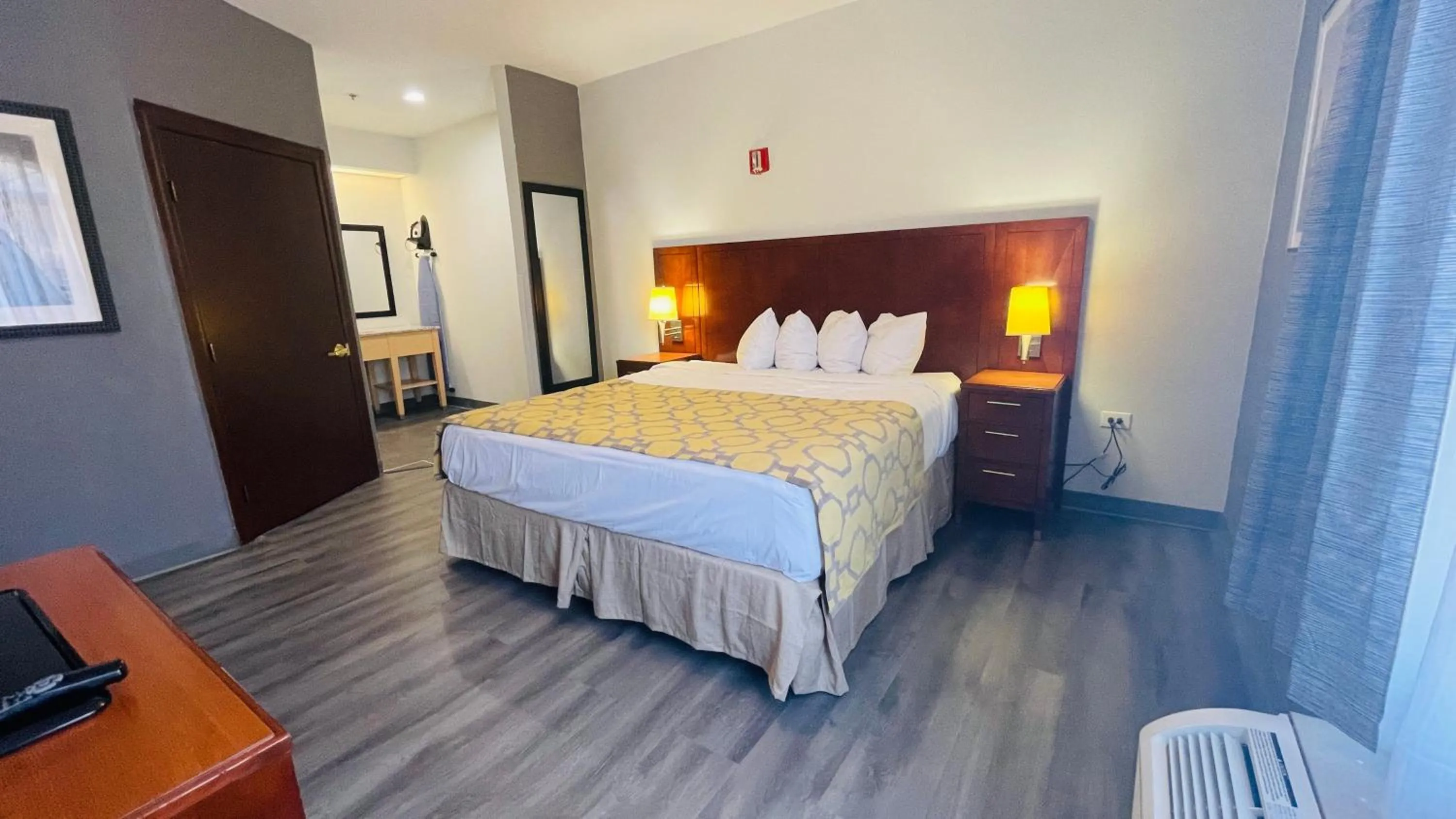 Bed in Baymont by Wyndham Chicago/Calumet City