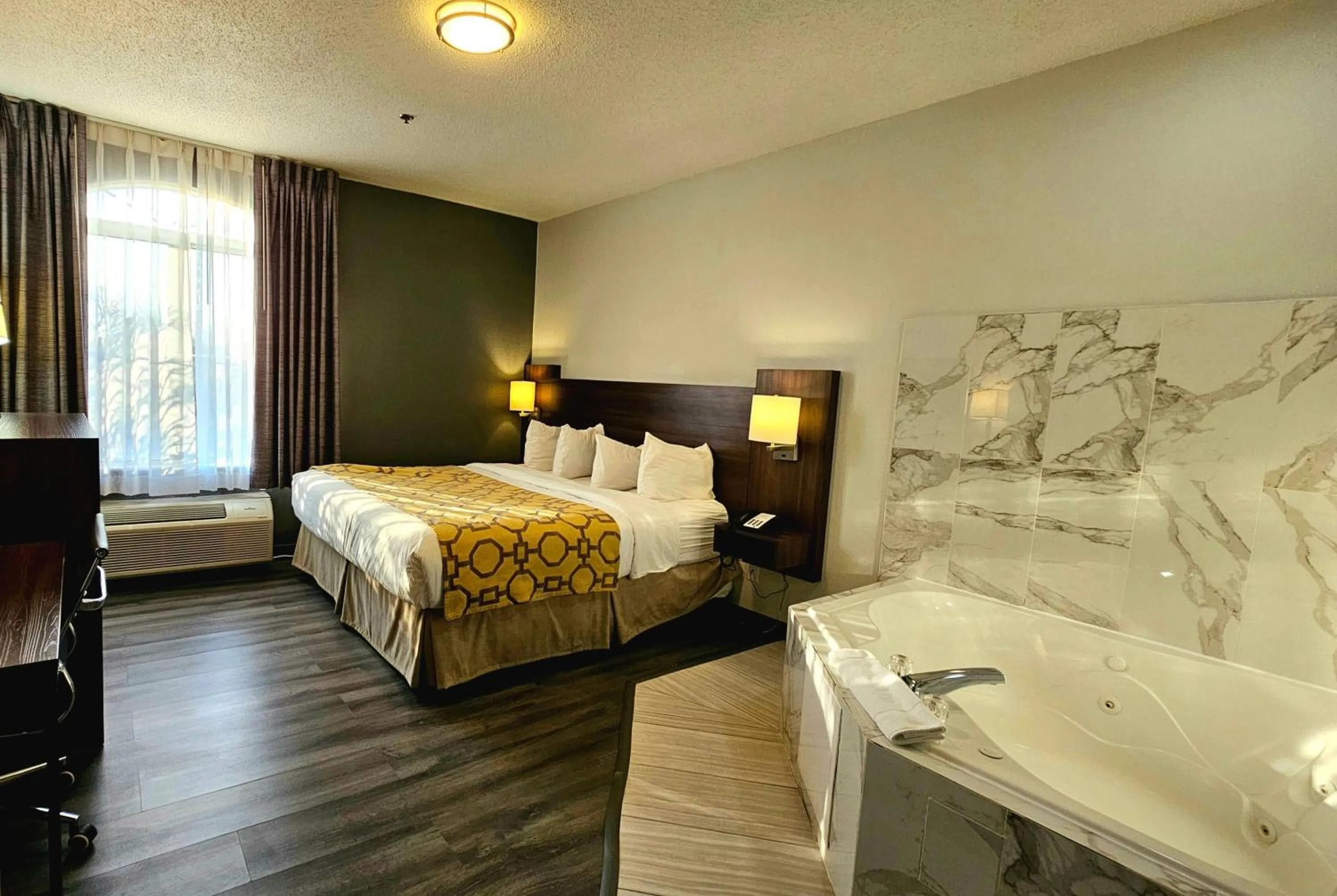 Photo of the whole room, Bed in Baymont by Wyndham Chicago/Calumet City