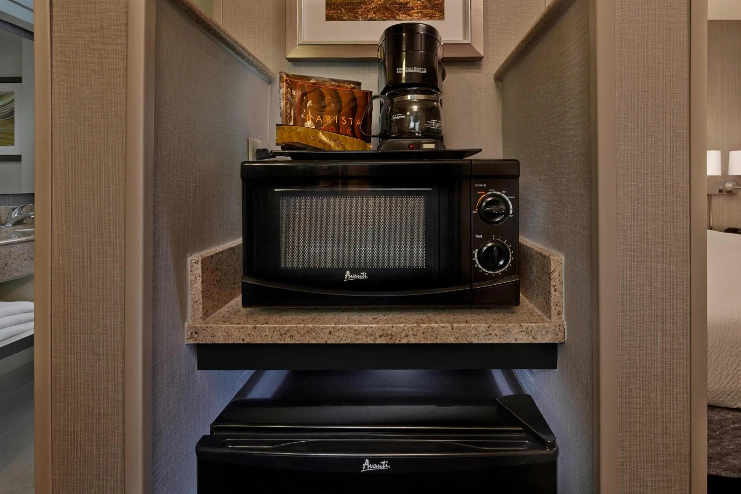 Photo of the whole room in Courtyard by Marriott Providence Warwick