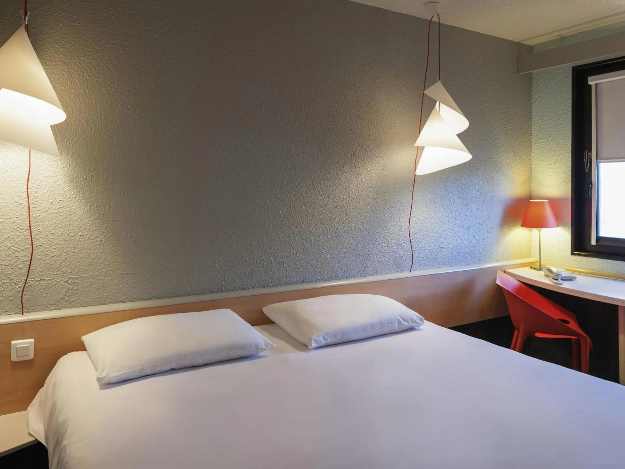 Bedroom, Bed in ibis Moulins