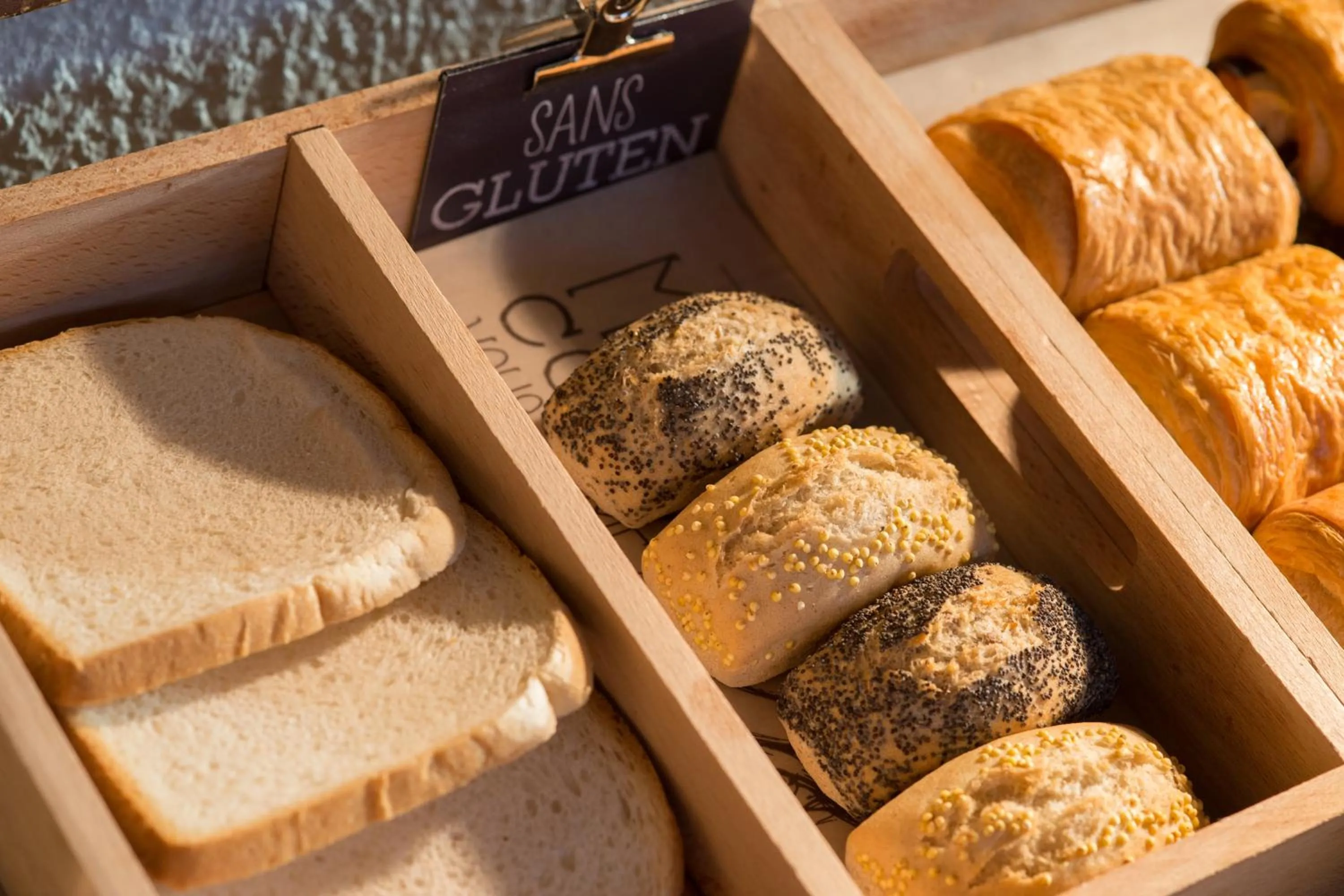 Continental breakfast in ibis Moulins