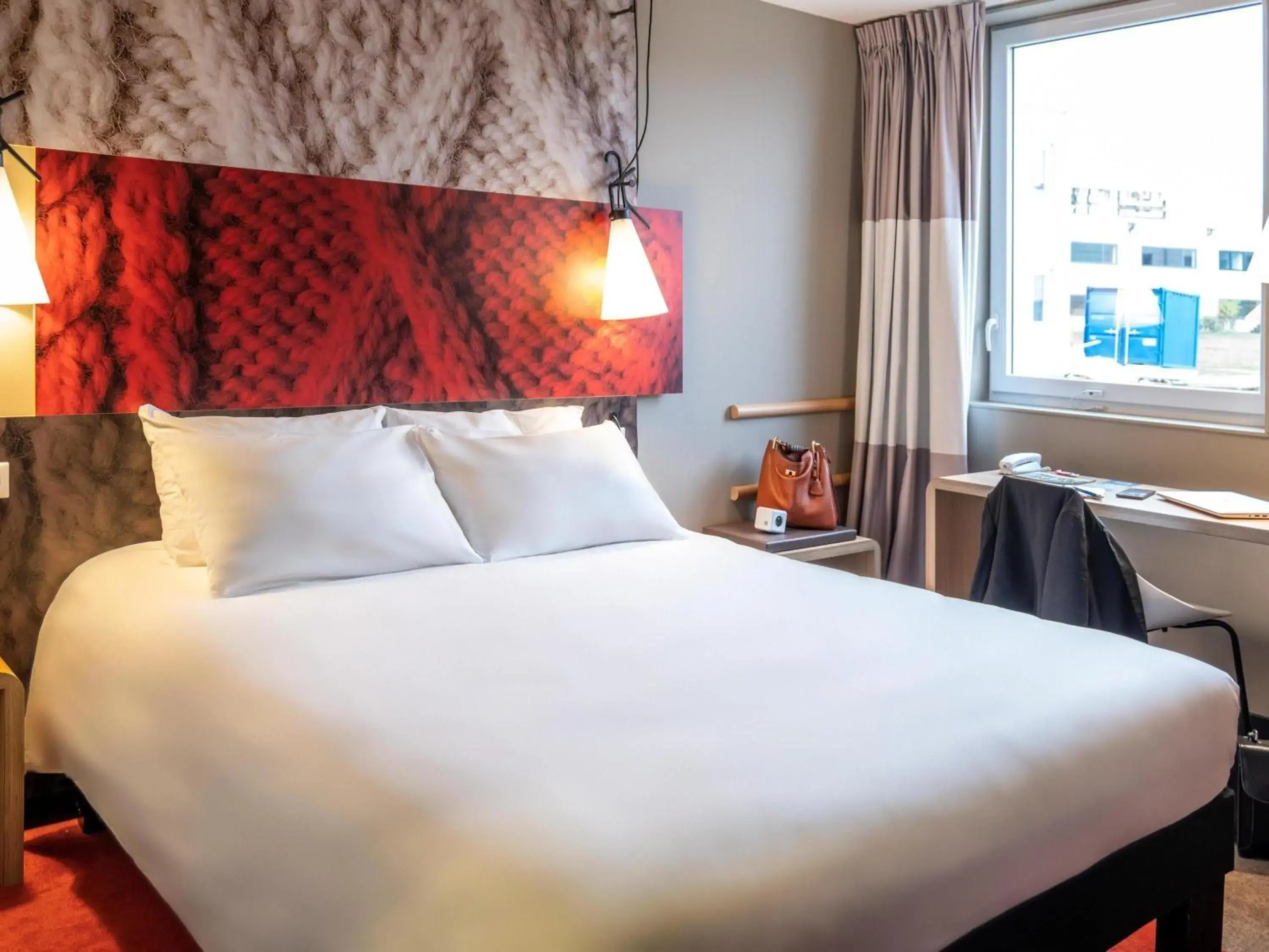 Superior Double Room with Bath or Shower in ibis Moulins Superior Double Room with Bath or Shower in ibis Moulins