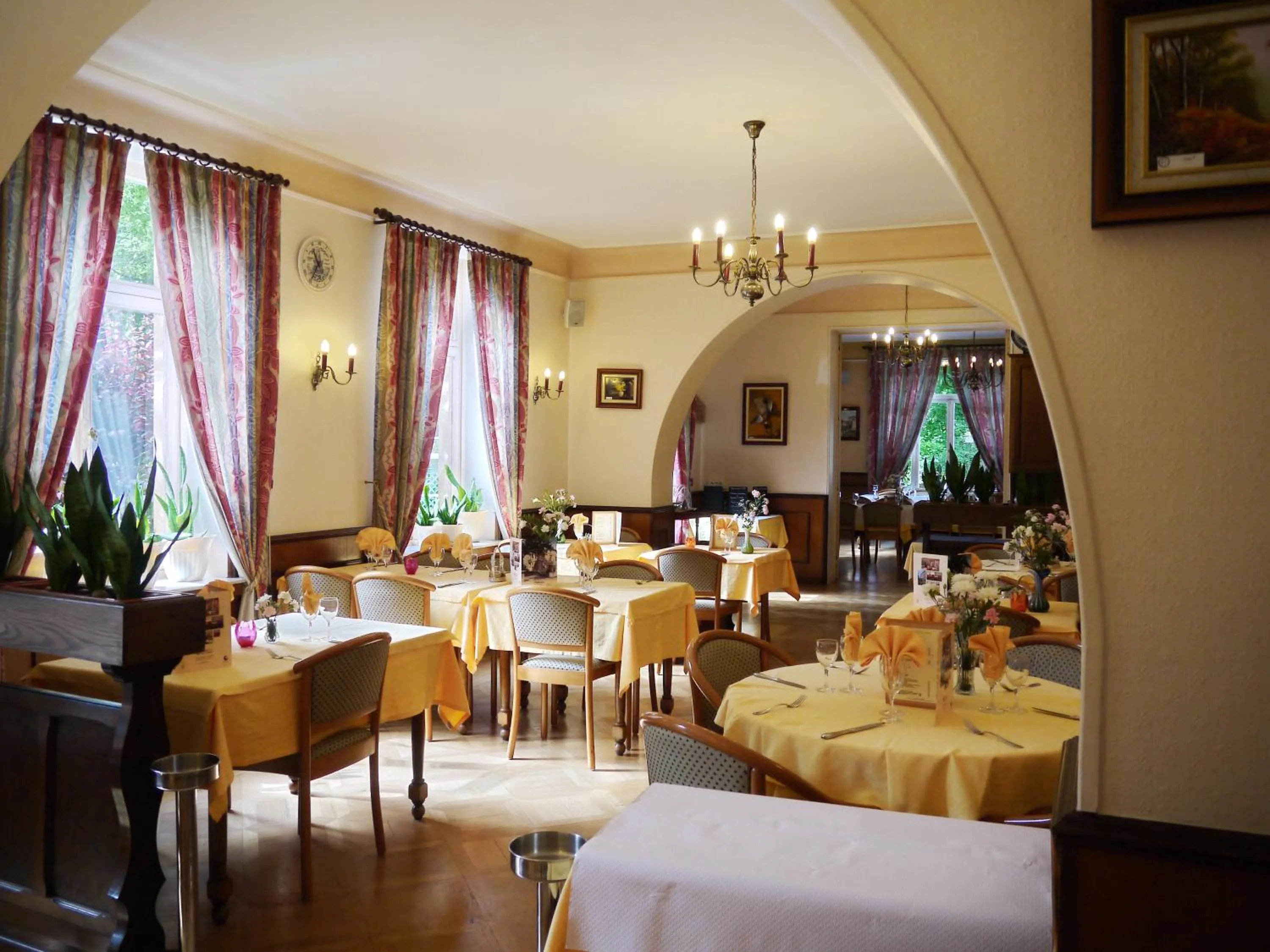 Restaurant/places to eat in Logis Hotel Restaurant Remotel