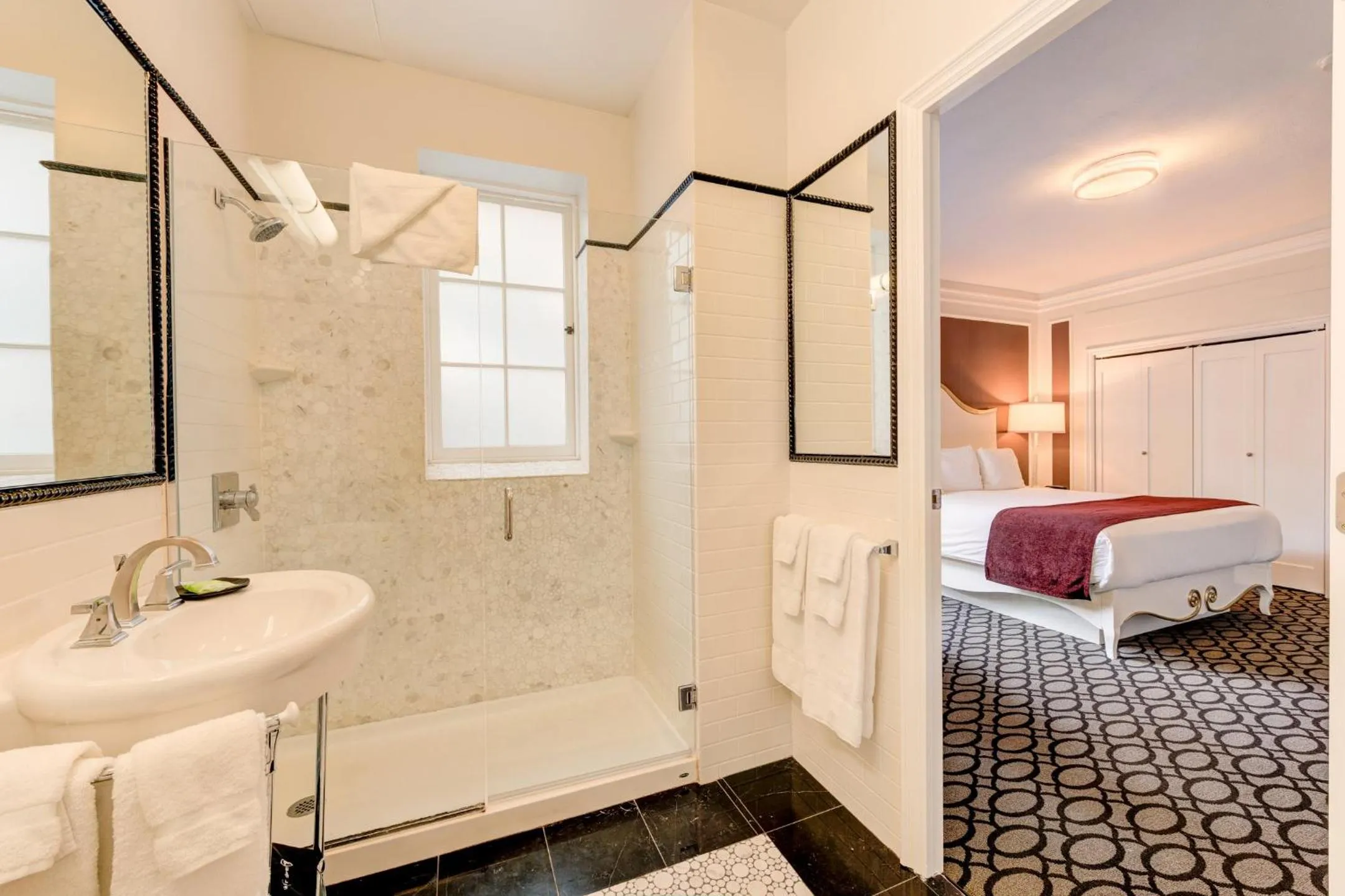 Bathroom, Bed in Inn at the Park