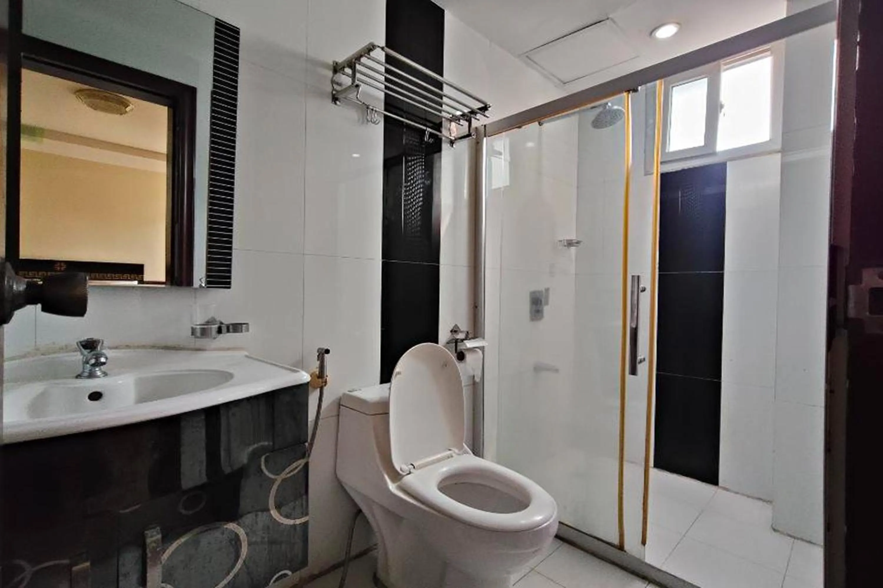 Bathroom in Manila Crown Palace Hotel