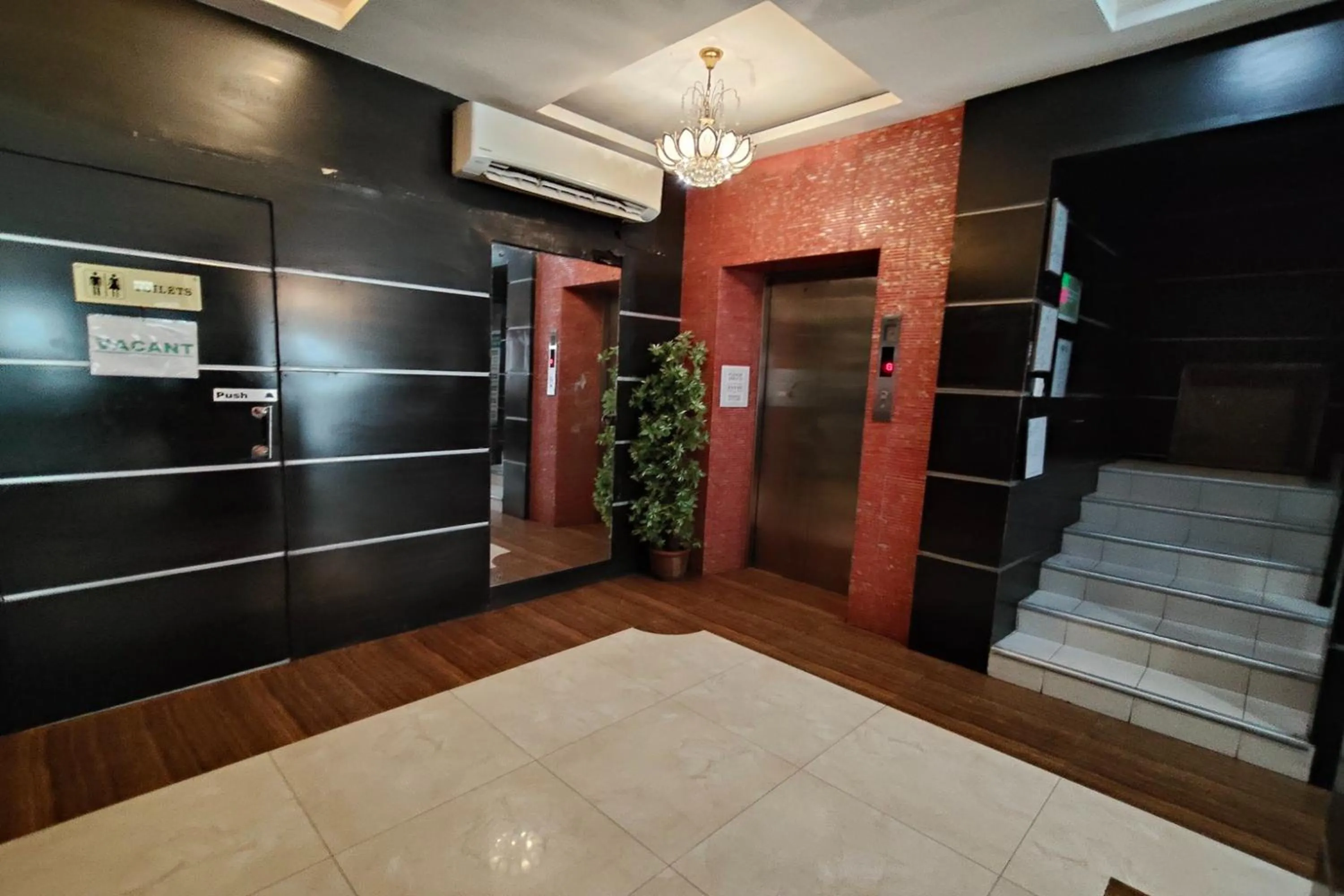 Lobby or reception in Manila Crown Palace Hotel