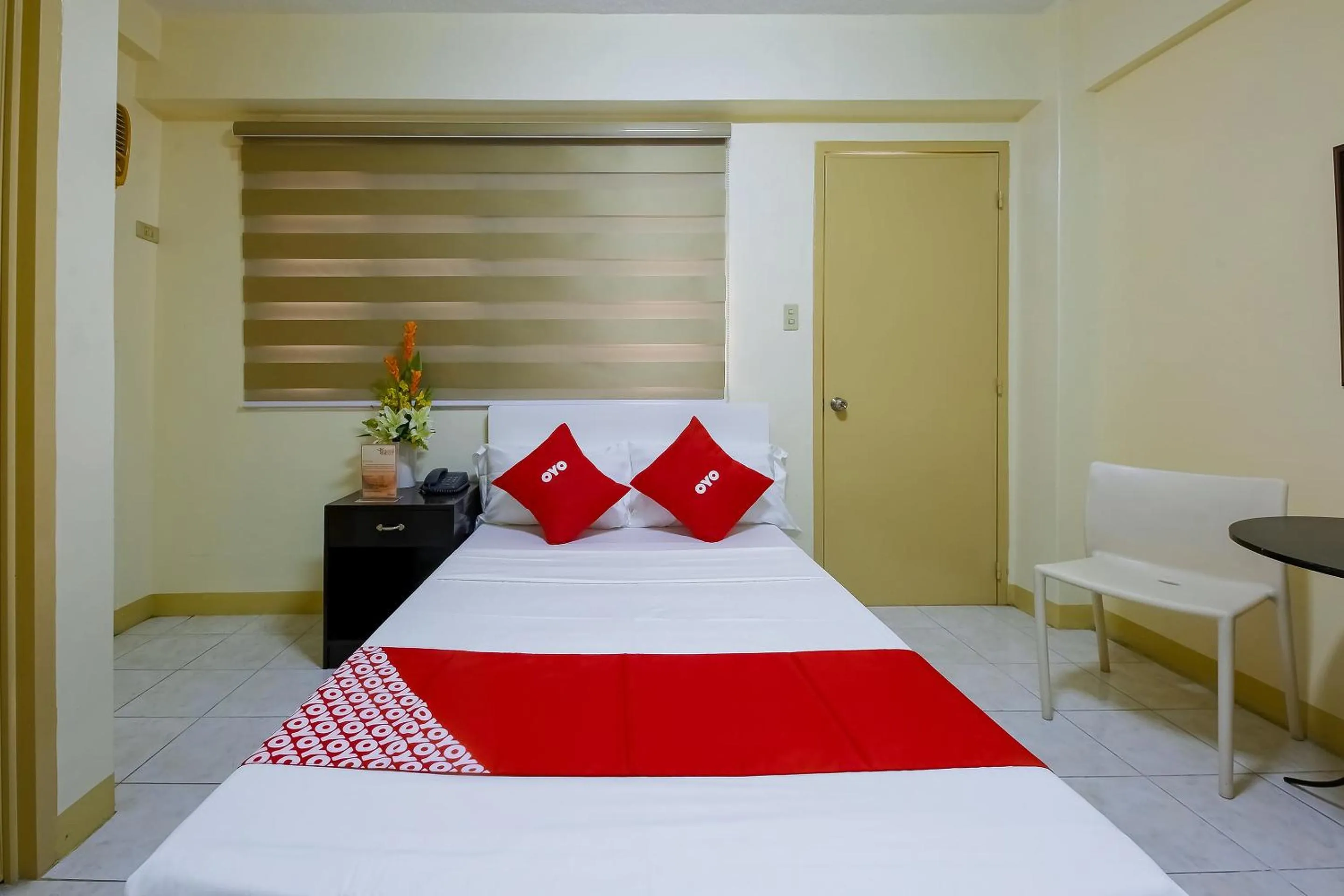 Bedroom in OYO 840 Orangenest Apartelle