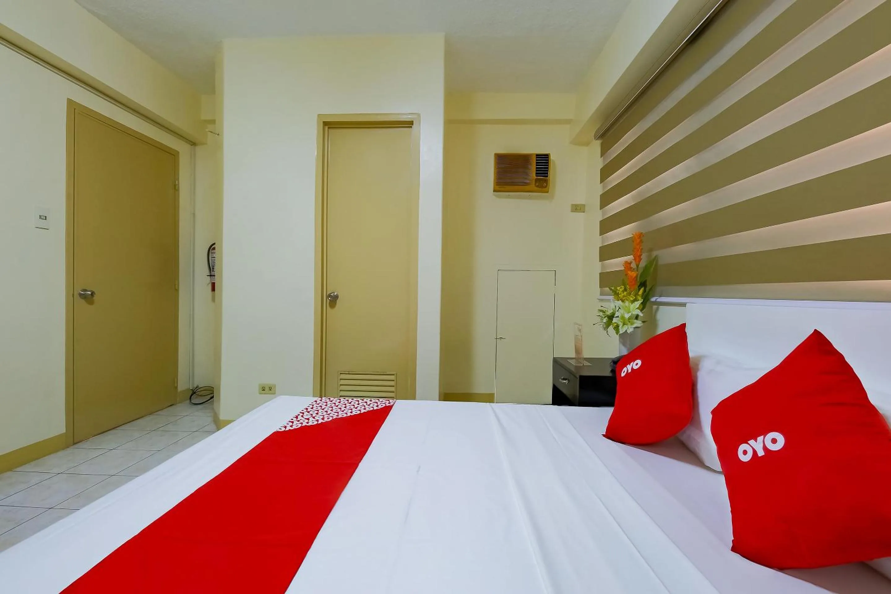 Bedroom in OYO 840 Orangenest Apartelle