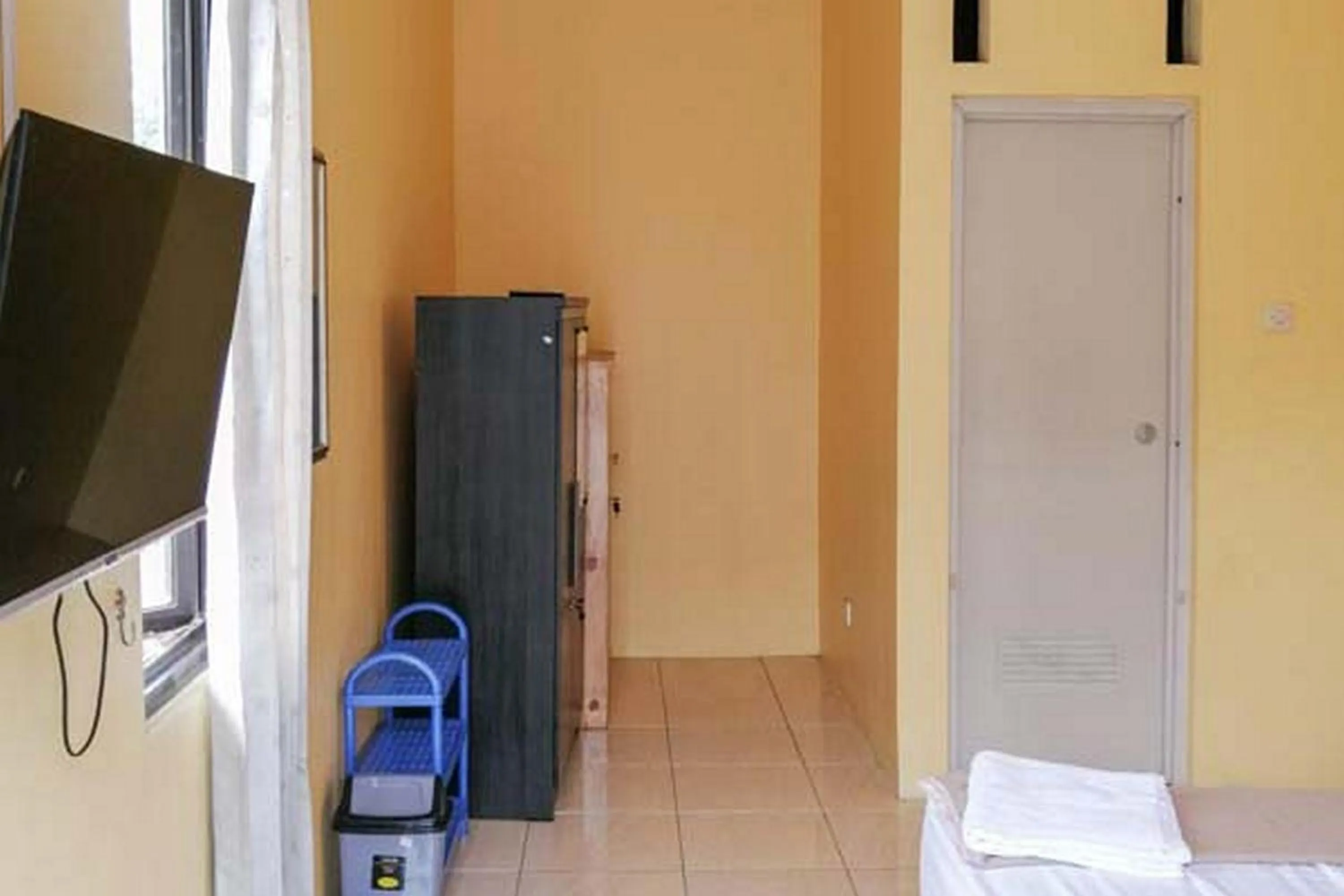 Bathroom in Risqia Syariah TOD M1 Bandara Soekarno Hatta Mitra RedDoorz