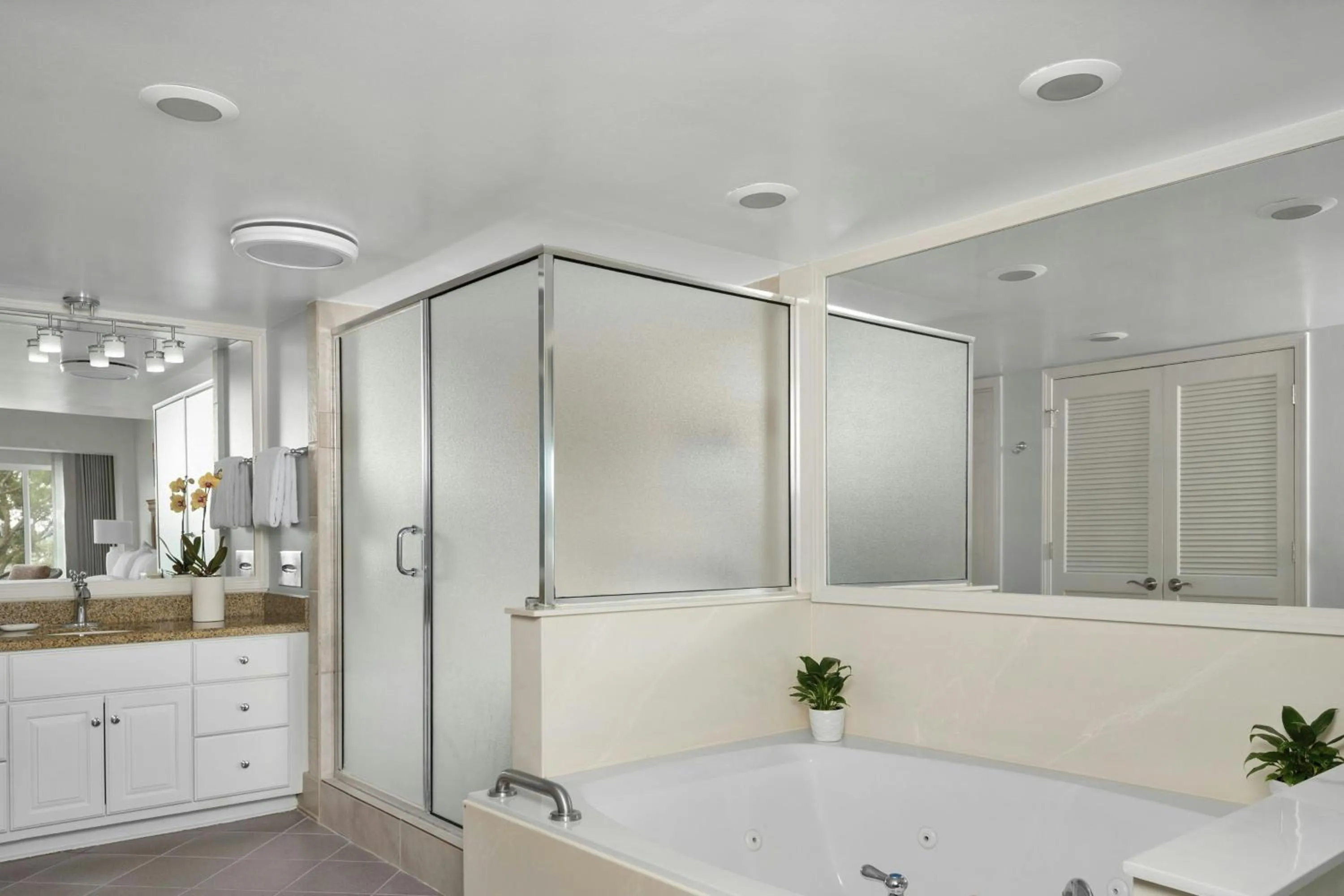 Bathroom in Marriott's Harbour Point and Sunset Pointe at Shelter Cove