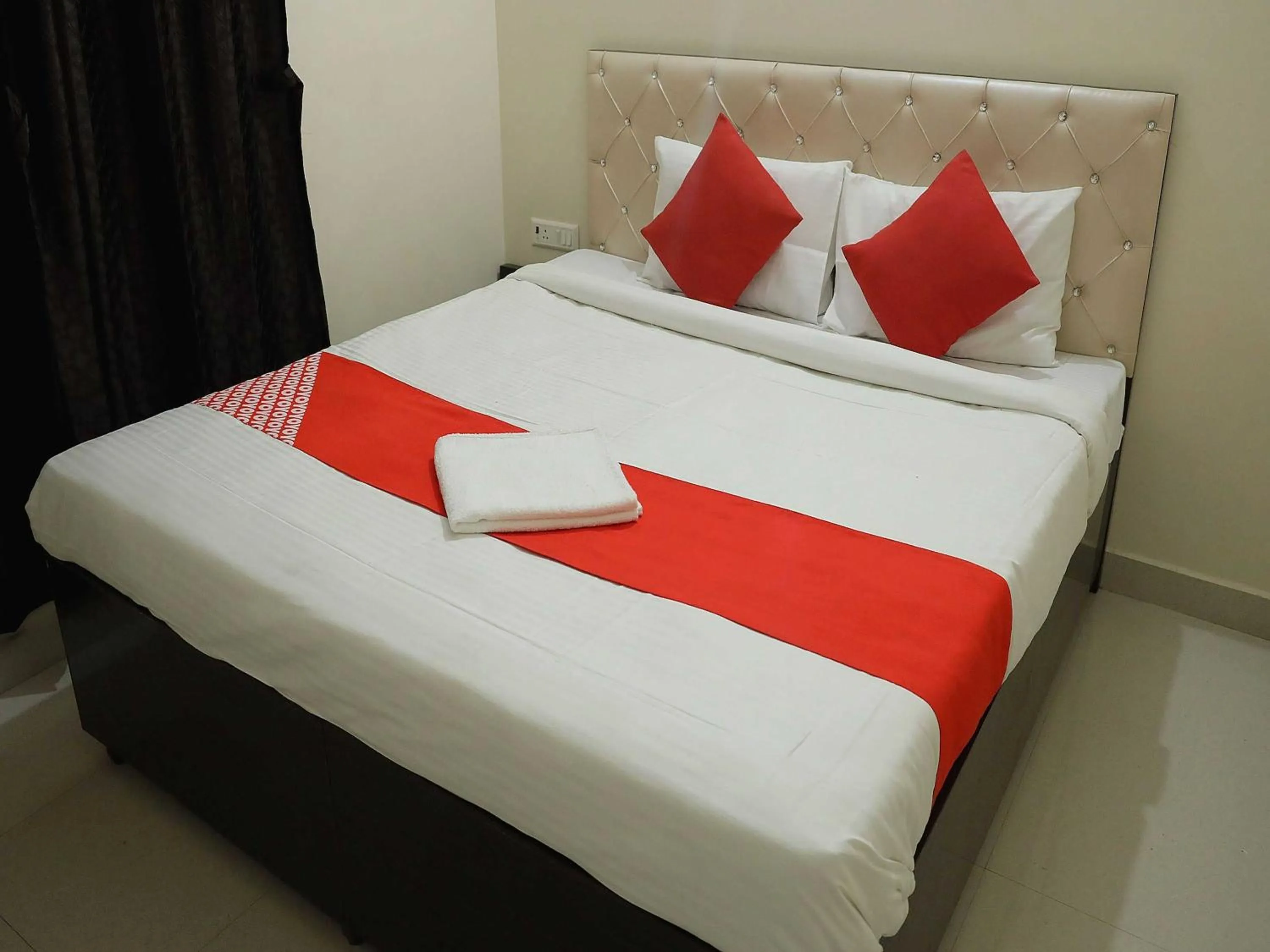 Bedroom, Bed in Hotel O Hmi International