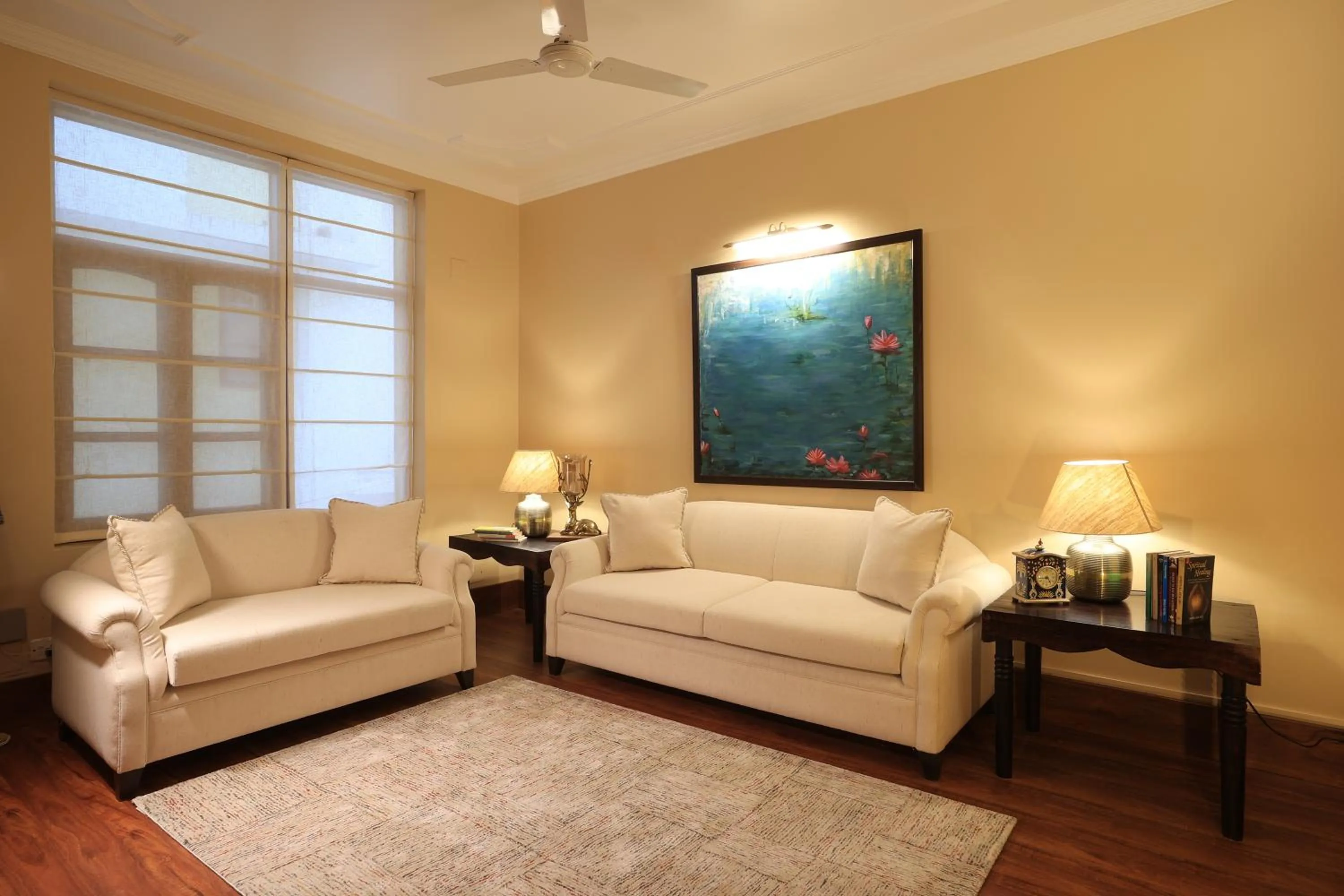 Communal lounge/ TV room in Lamrin Boutique Cottages, Rishikesh