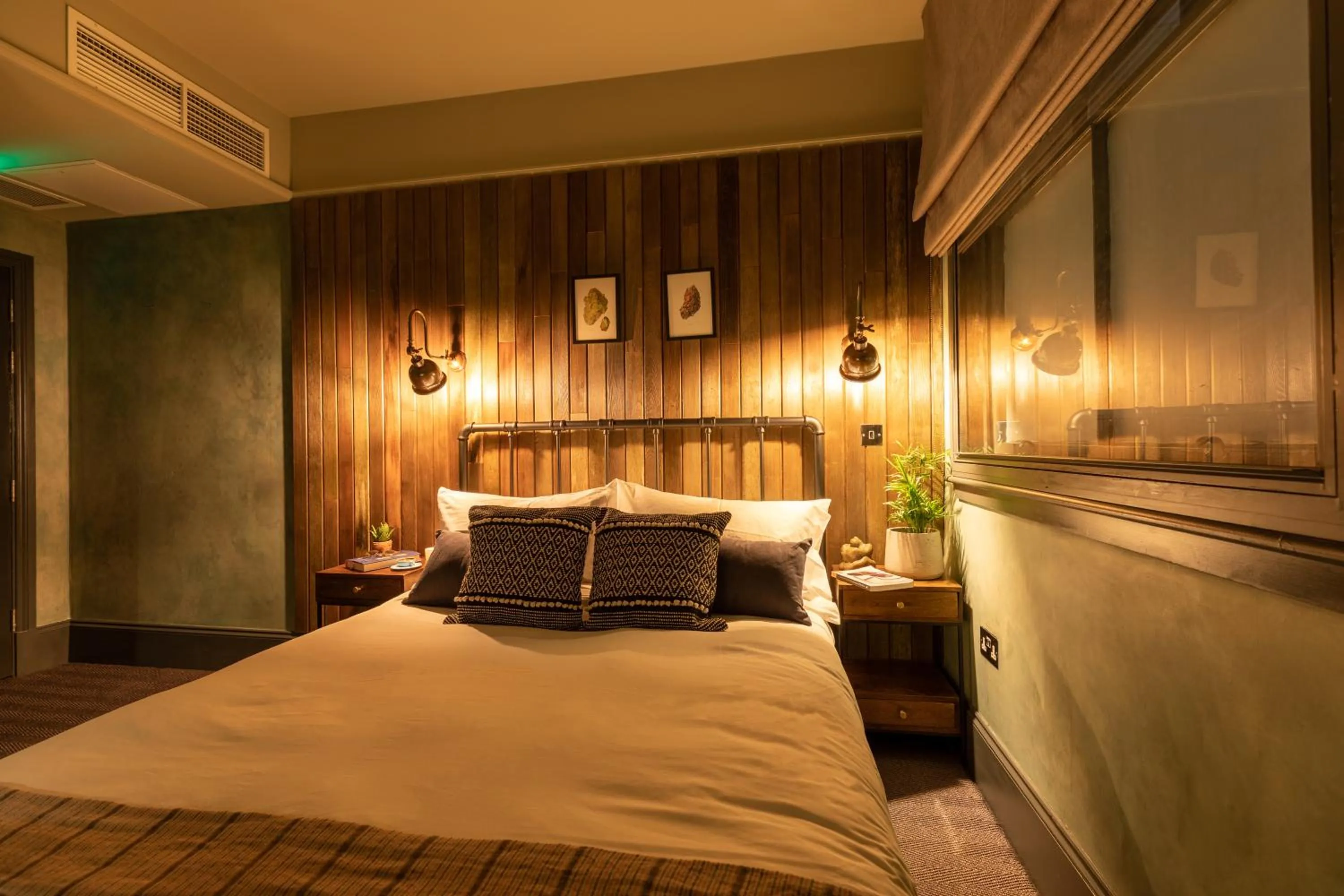 Bed in The Wolfpack Inn