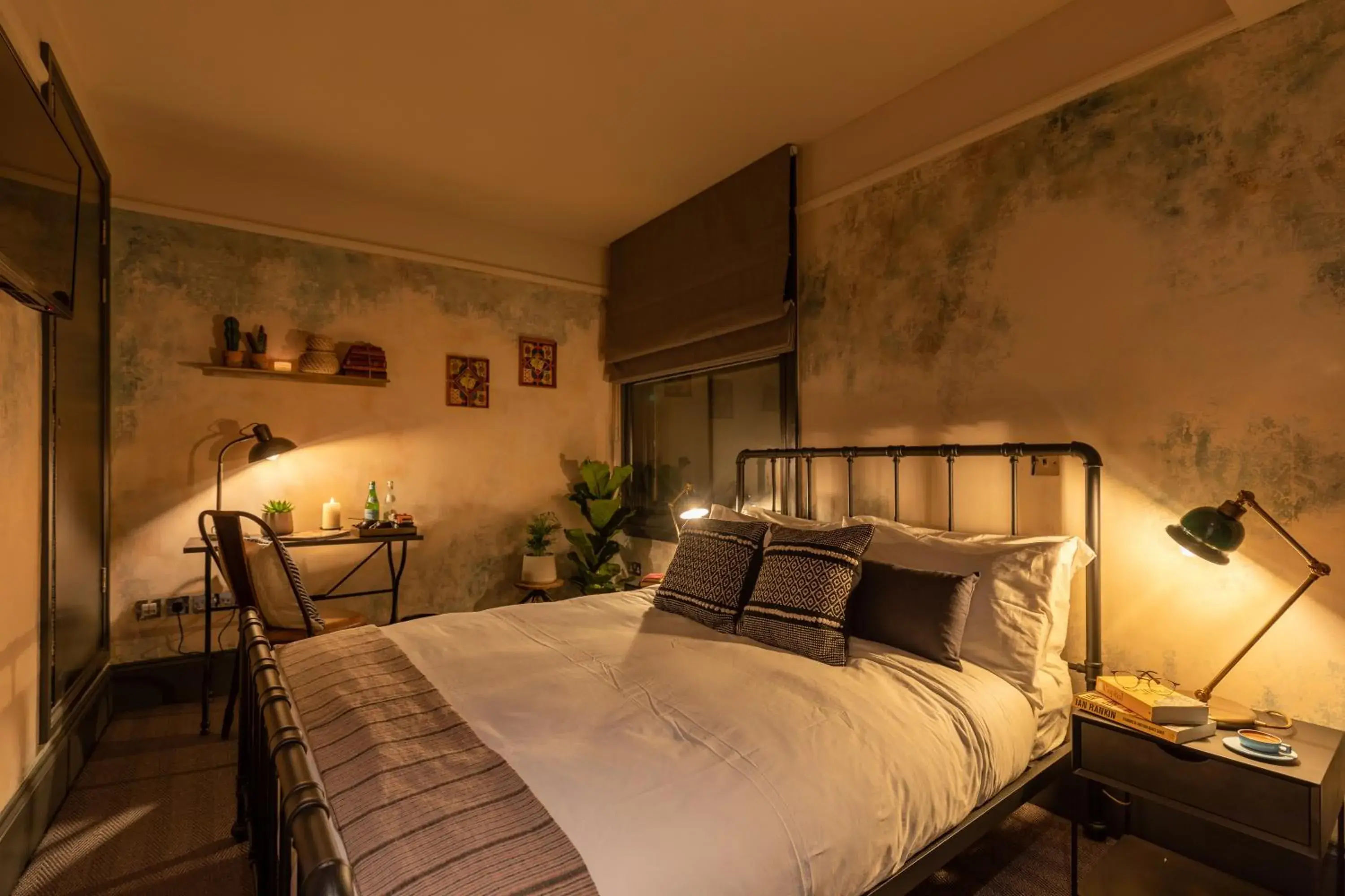 Double Room with Private Bathroom in The Wolfpack Inn Double Room with Private Bathroom in The Wolfpack Inn