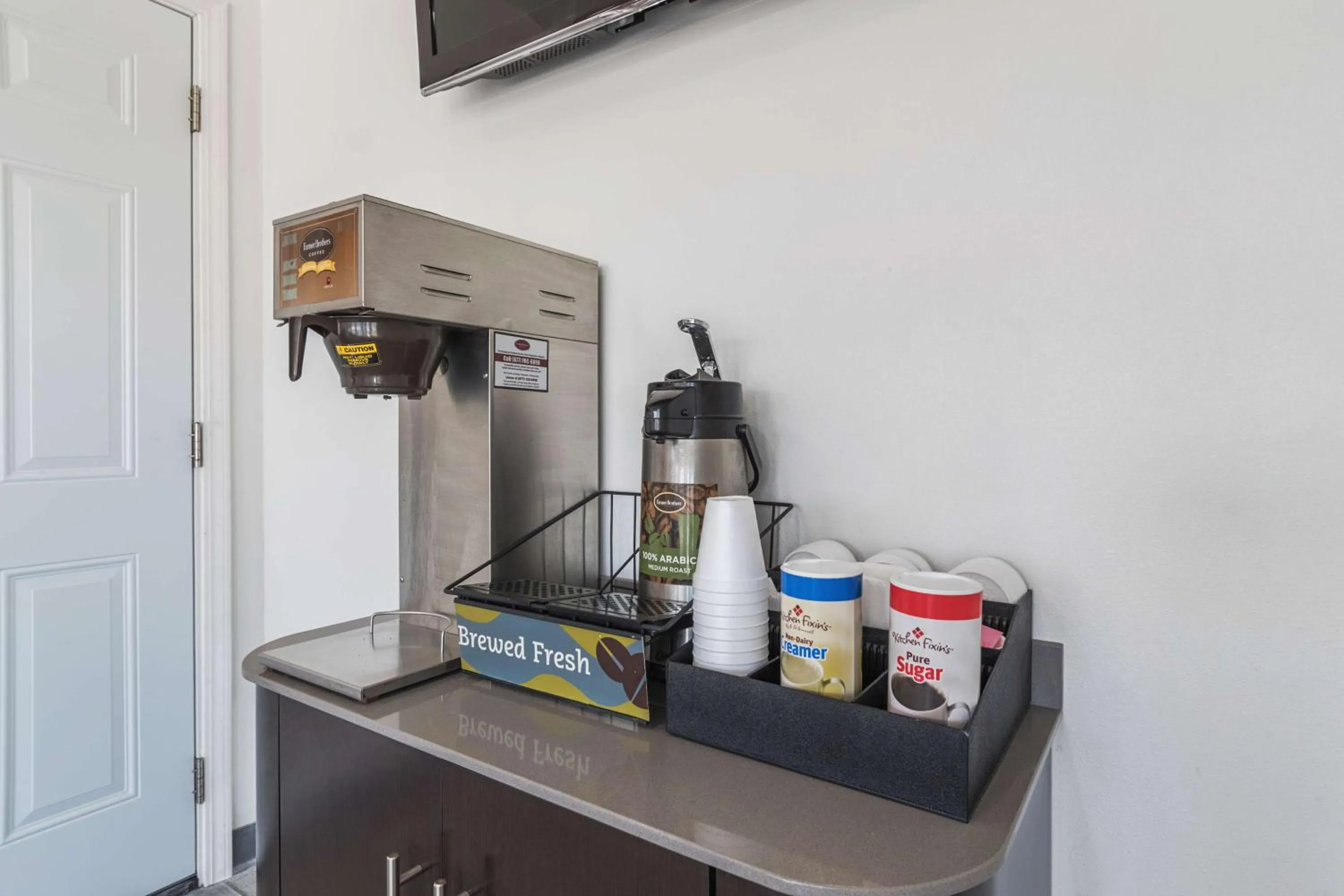 Lobby or reception in Motel 6-Barstow, CA - Route 66