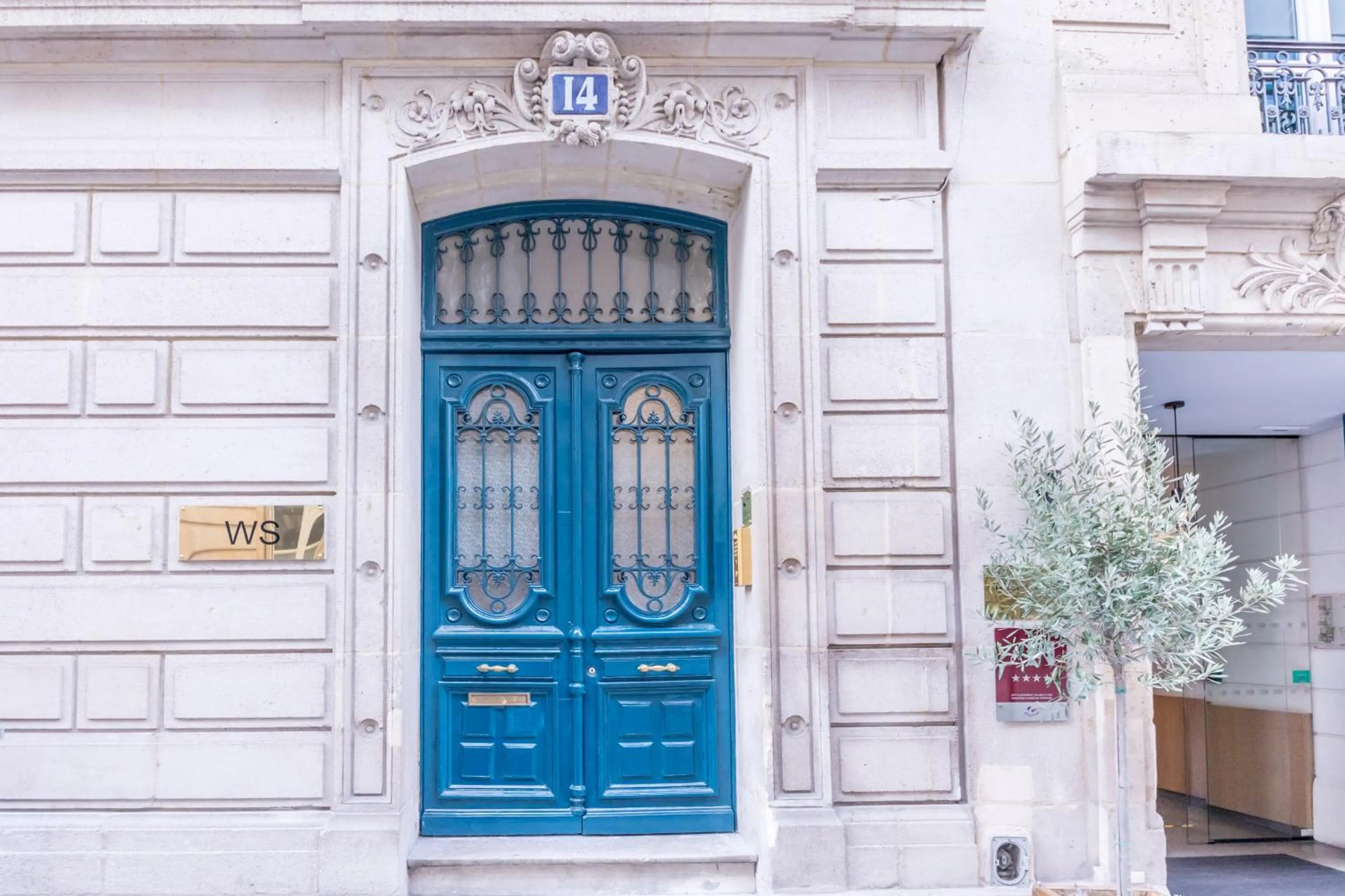 Property building in WS Champs-Elysées - Colomb