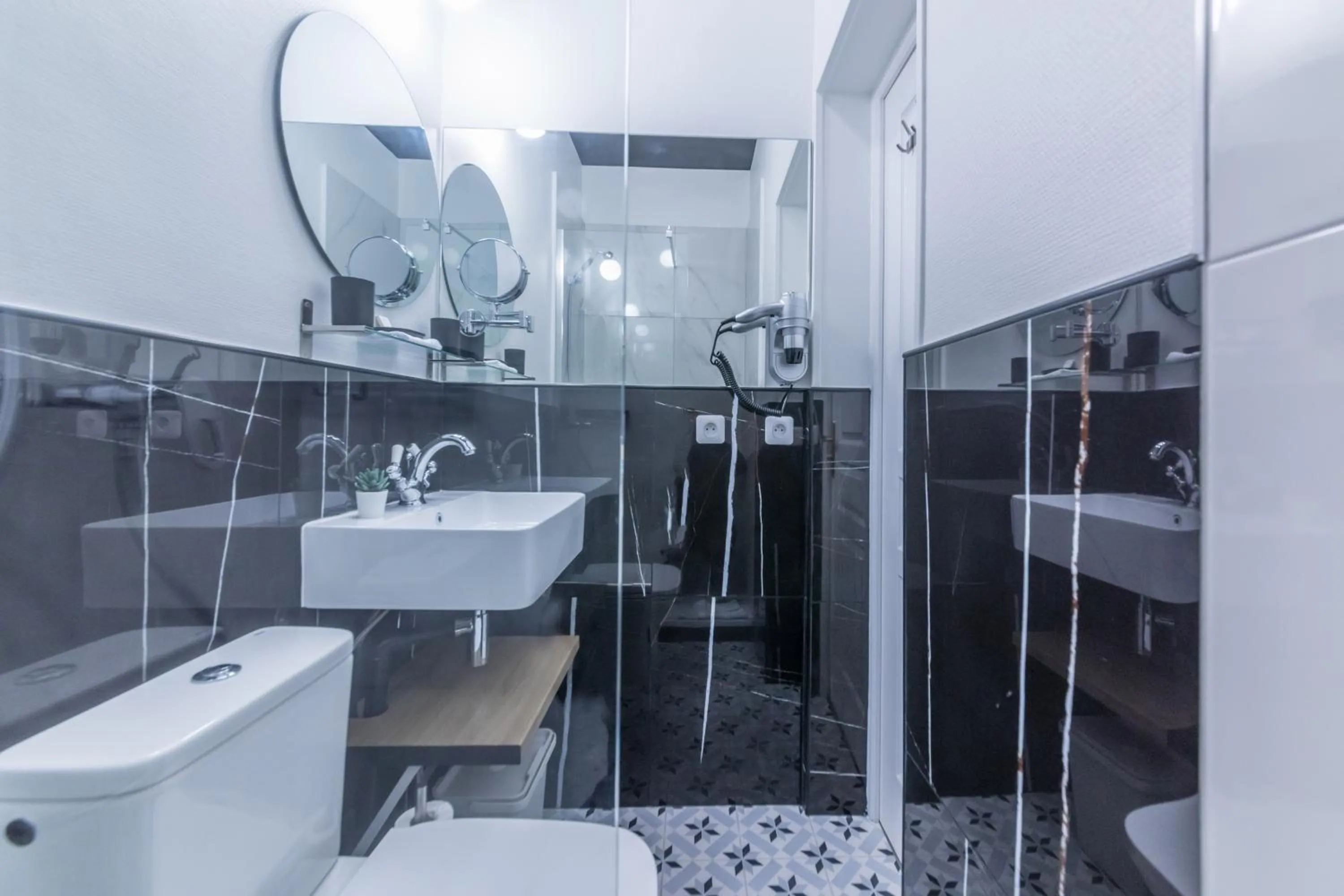 Bathroom in WS Champs-Elysées - Colomb