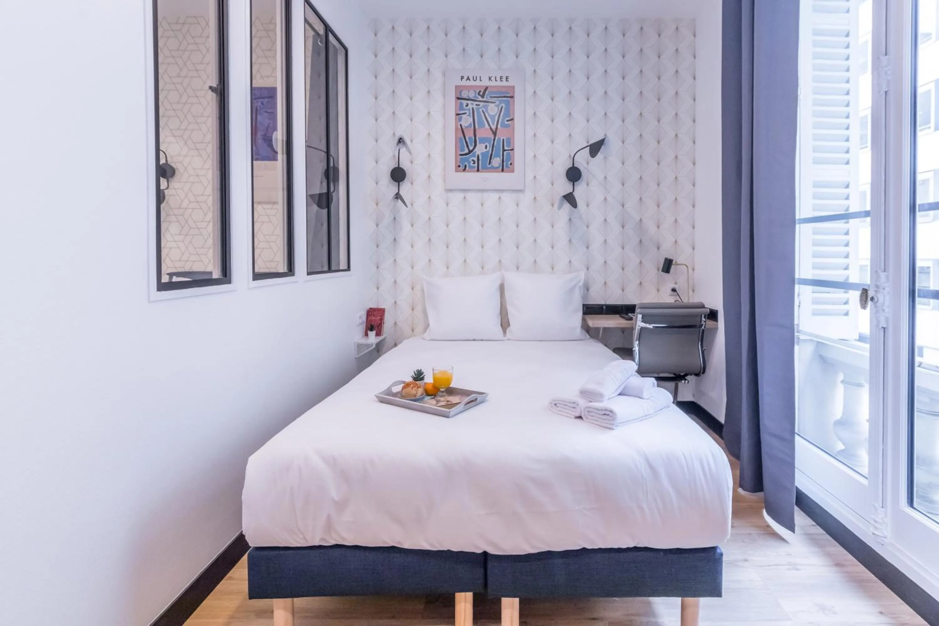 Photo of the whole room, Bed in WS Champs-Elysées - Colomb