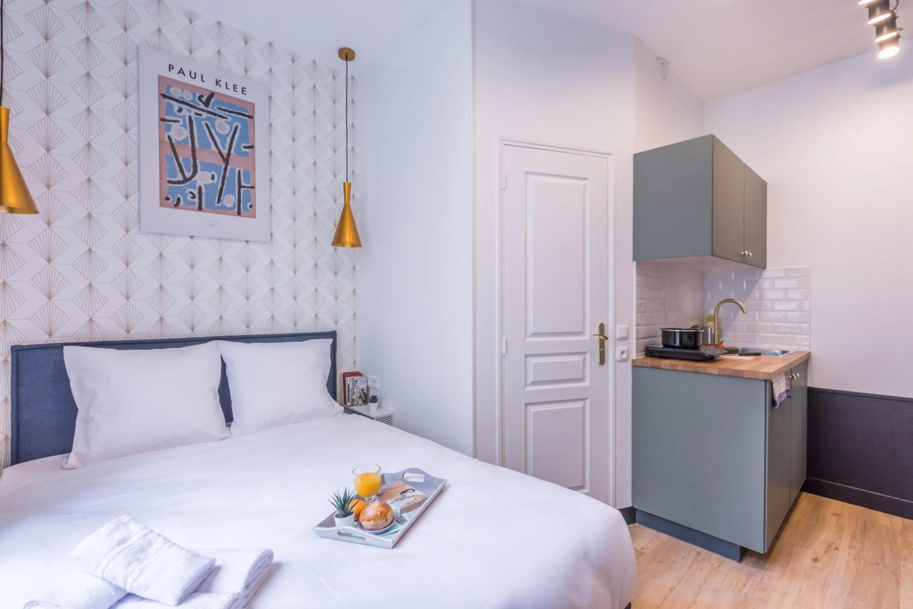 Bed in WS Champs-Elysées - Colomb