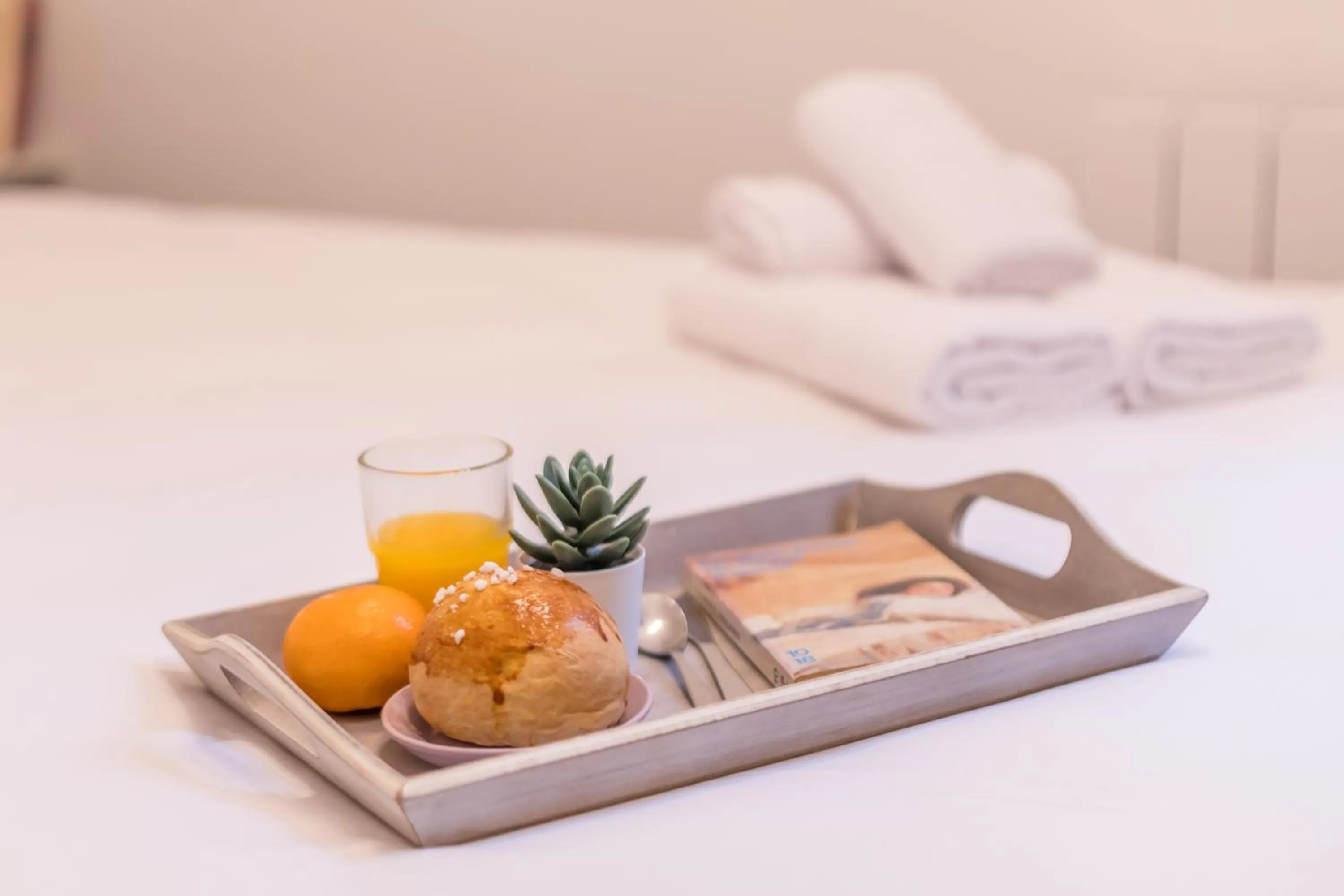 Breakfast, Bed in WS Champs-Elysées - Colomb