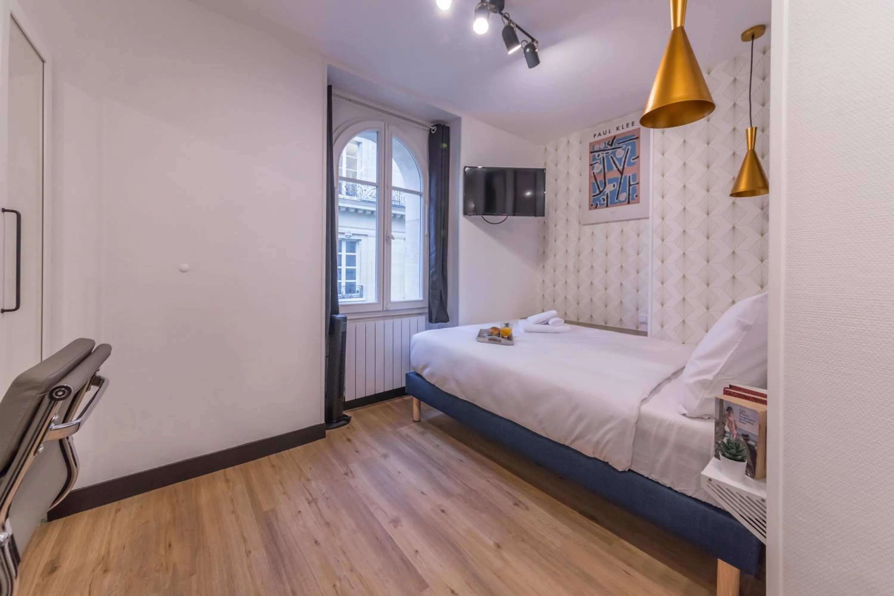 Photo of the whole room, Bed in WS Champs-Elysées - Colomb