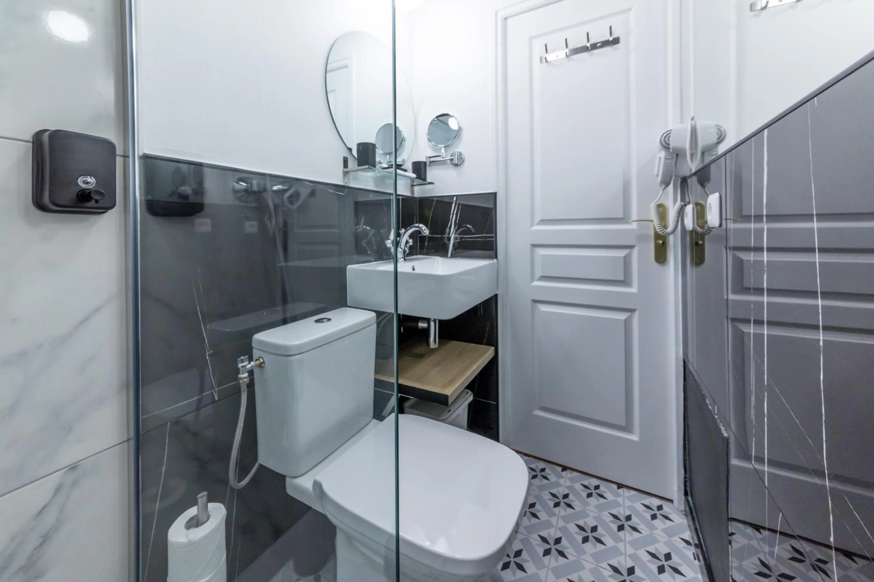 Bathroom in WS Champs-Elysées - Colomb