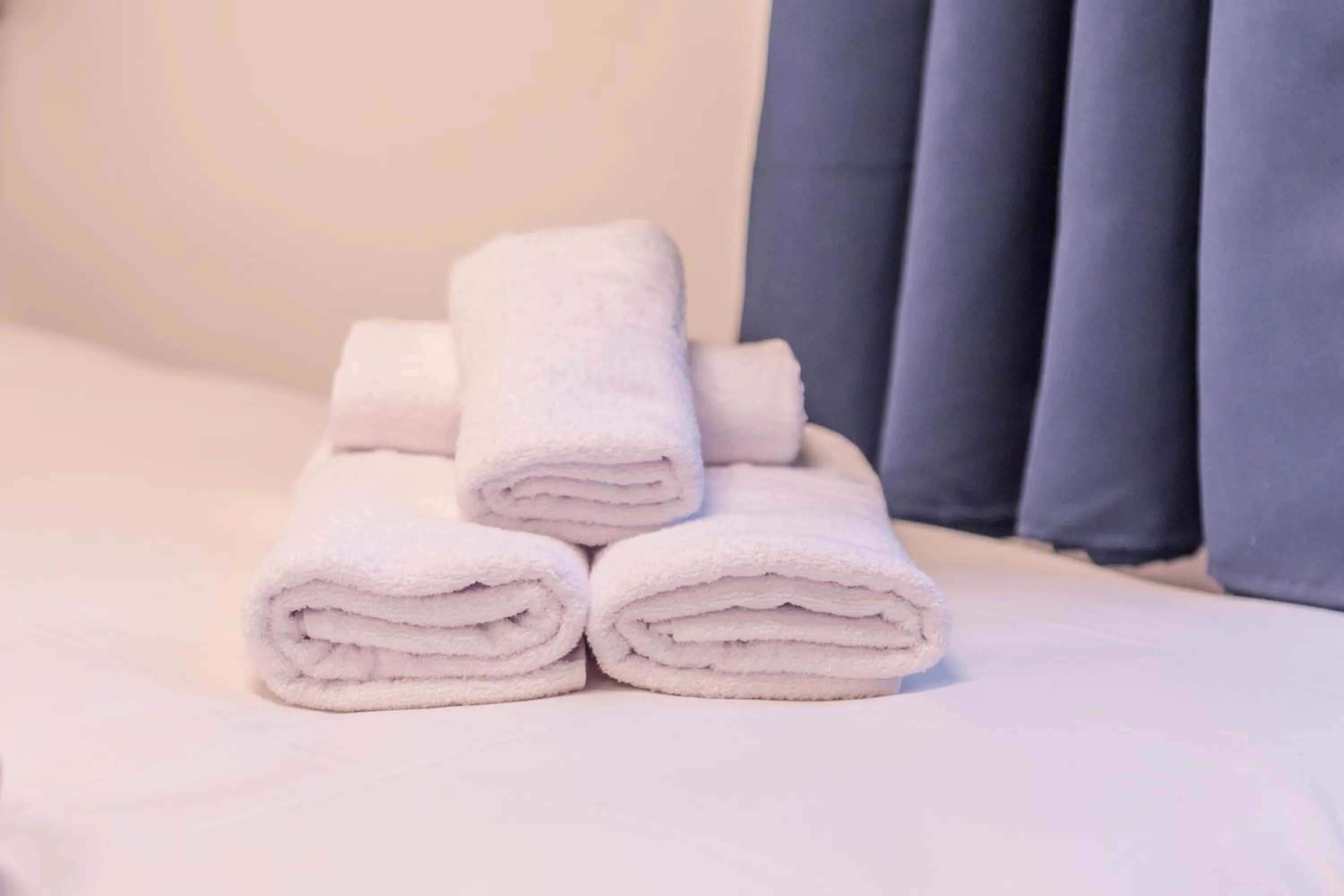 towels, Bed in WS Champs-Elysées - Colomb