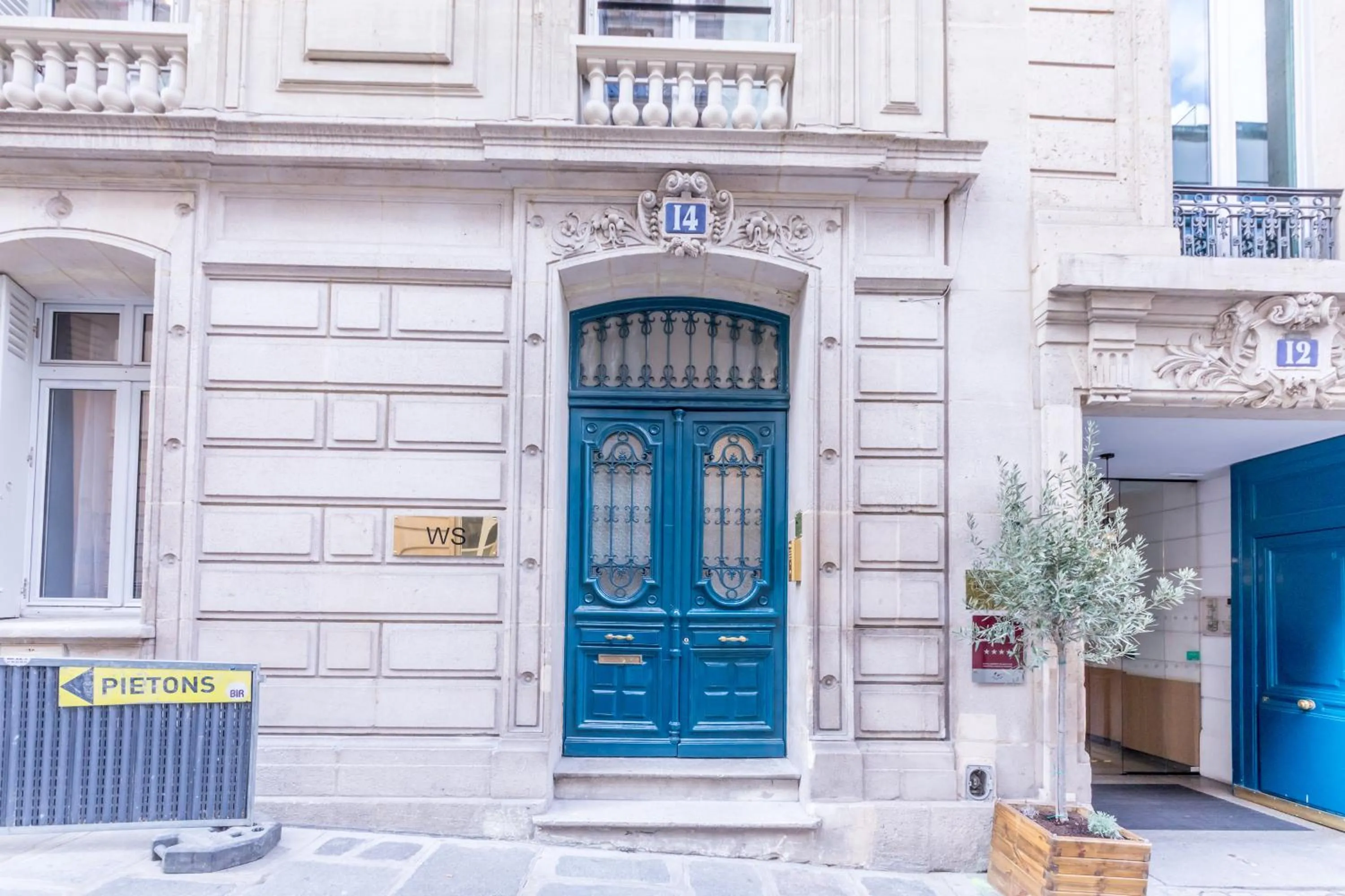 Property building in WS Champs-Elysées - Colomb