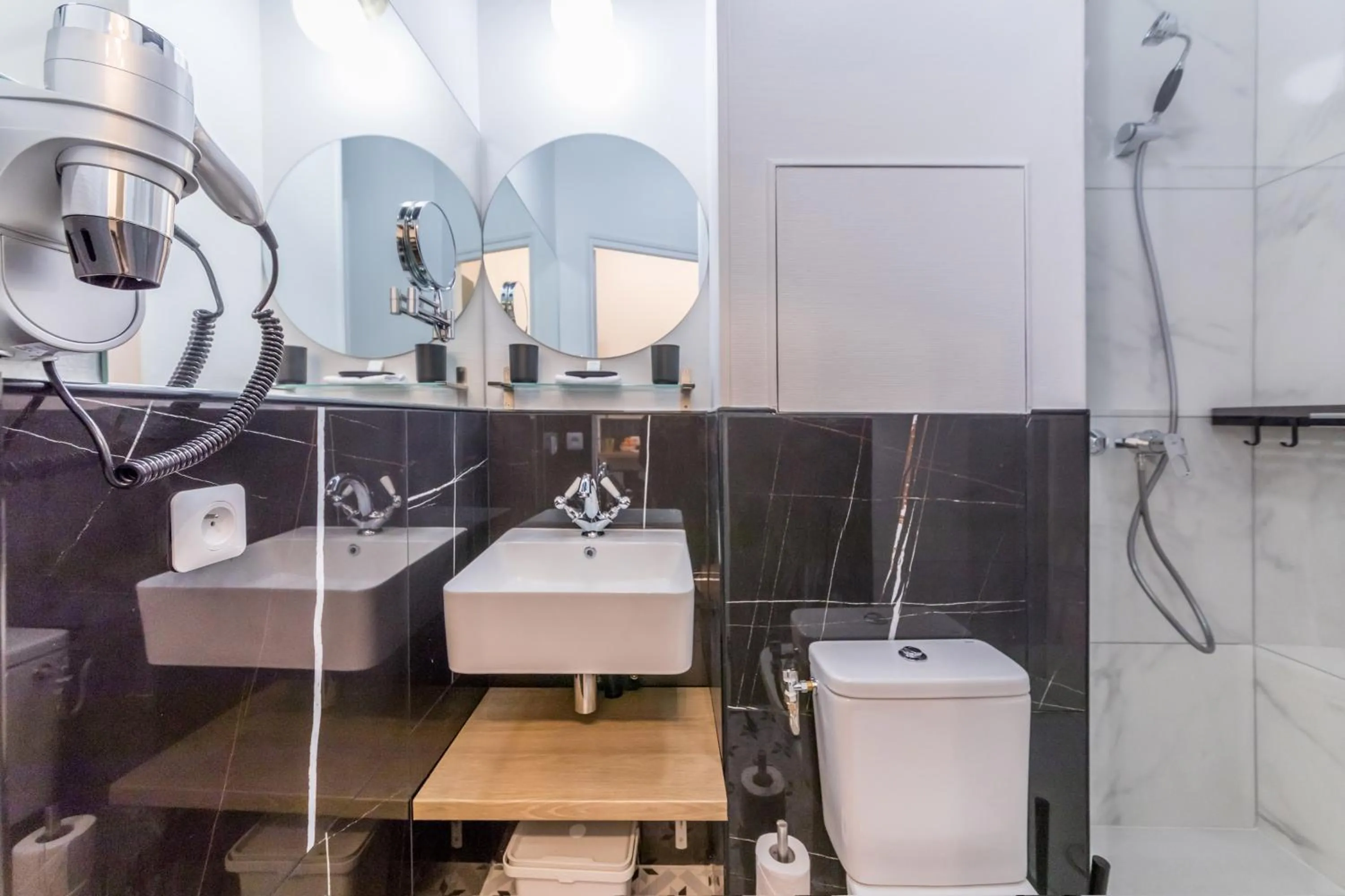 Bathroom in WS Champs-Elysées - Colomb